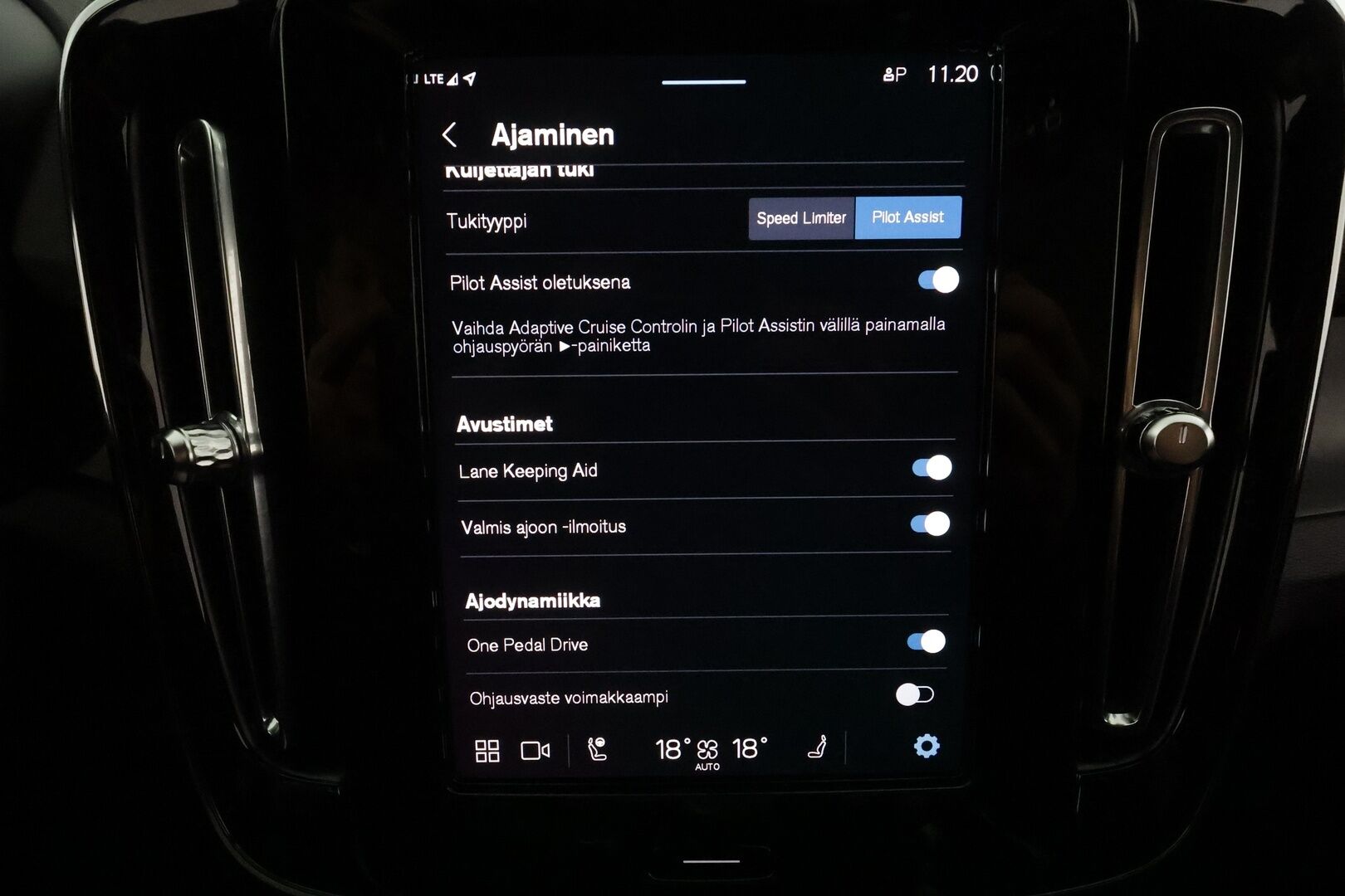 Volvo C40 2023 Recharge Twin Motor Ultimate *H&K / ILP / Koukku / Lasikatto / ACC / LED / 360° / Sportpenkki Muistilla / Google Maps* - *HUIPPU KAMOILLA*