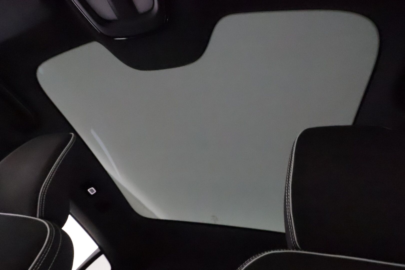 Volvo C40 2023 Recharge Twin Motor Ultimate *H&K / ILP / Koukku / Lasikatto / ACC / LED / 360° / Sportpenkki Muistilla / Google Maps* - *HUIPPU KAMOILLA*