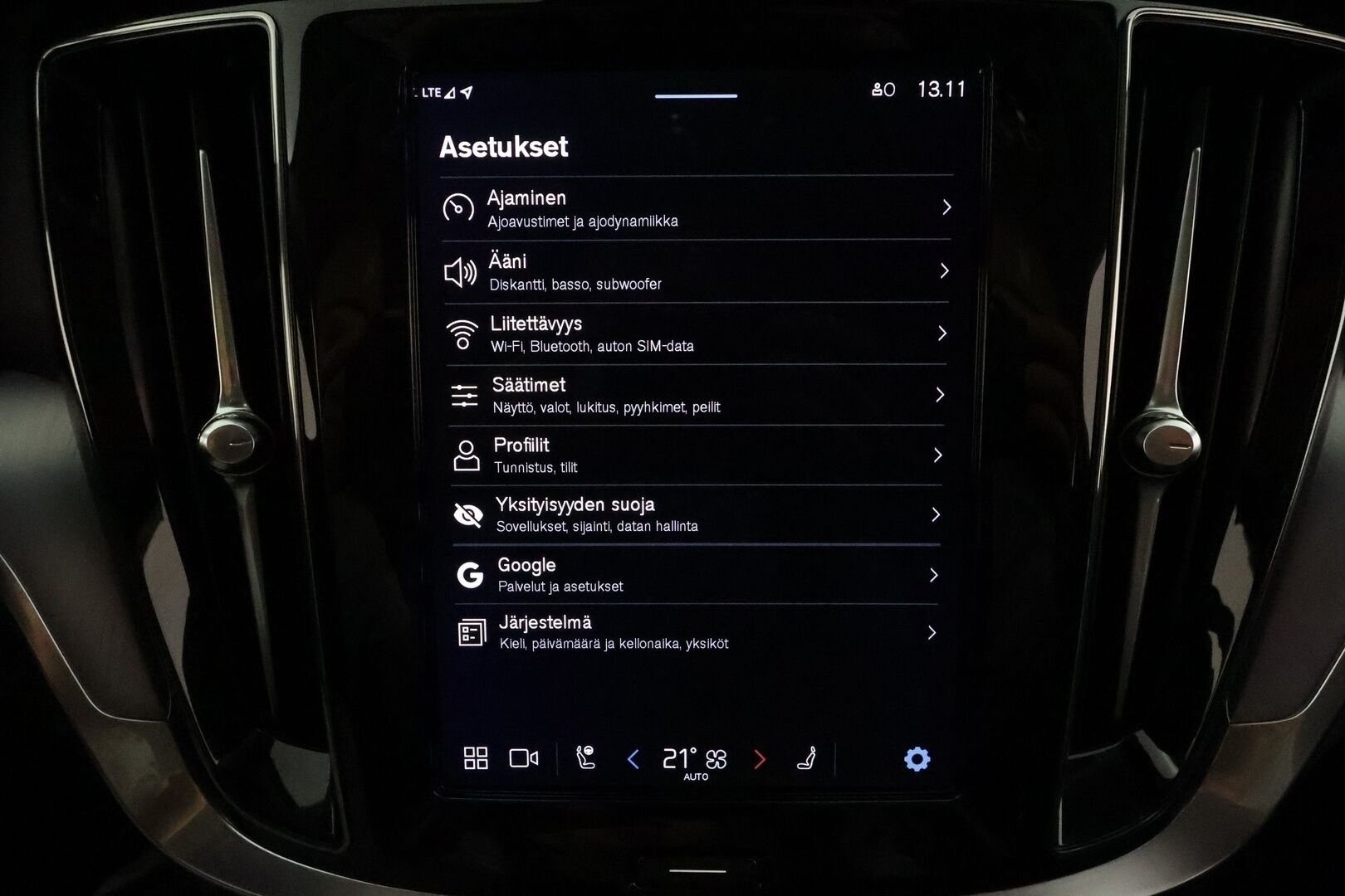 Volvo V60 2023 T6 Long Range Core Bright * ACC / BLIS / P.kamera / LED / Navi / Facelift / Koukku / KeylessGo * - Akku kuntotarkastettu / Kahdet renkaat aluvanteilla / Merkkihuollettu