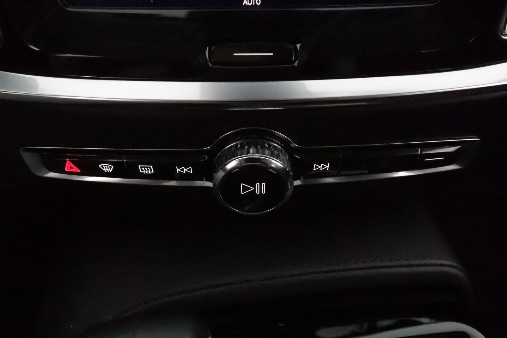 Volvo V60 2023 T6 Long Range Core Bright * ACC / BLIS / P.kamera / LED / Navi / Facelift / Koukku / KeylessGo * - Akku kuntotarkastettu / Kahdet renkaat aluvanteilla / Merkkihuollettu