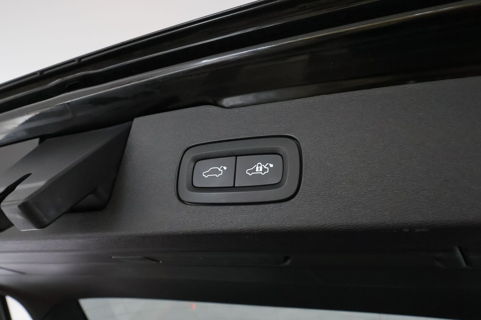 Volvo V60 2023 T6 Long Range Core Bright * ACC / BLIS / P.kamera / LED / Navi / Facelift / Koukku / KeylessGo * - Akku kuntotarkastettu / Kahdet renkaat aluvanteilla / Merkkihuollettu