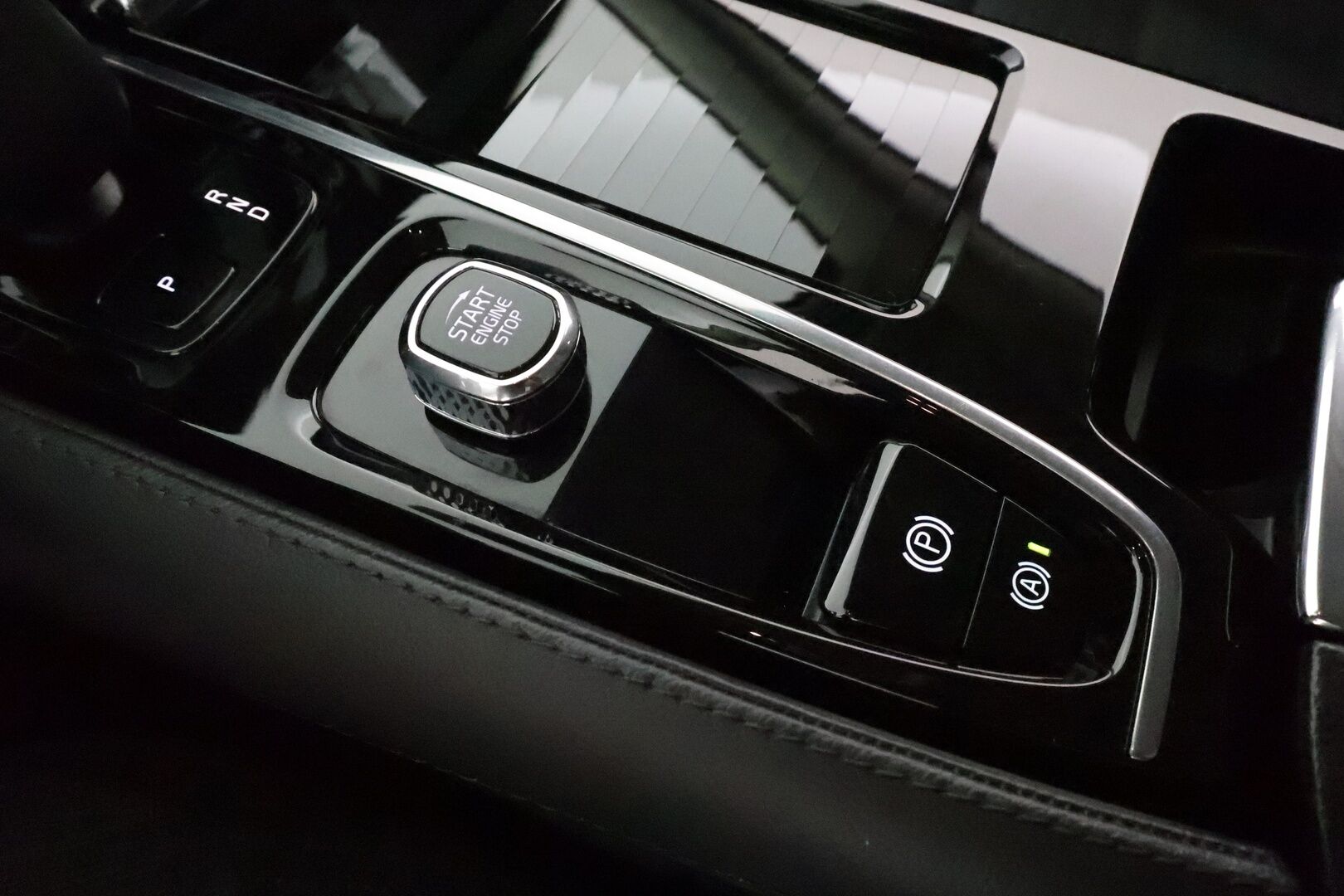 Volvo V60 2023 T6 Long Range Core Bright * ACC / BLIS / P.kamera / LED / Navi / Facelift / Koukku / KeylessGo * - Akku kuntotarkastettu / Kahdet renkaat aluvanteilla / Merkkihuollettu