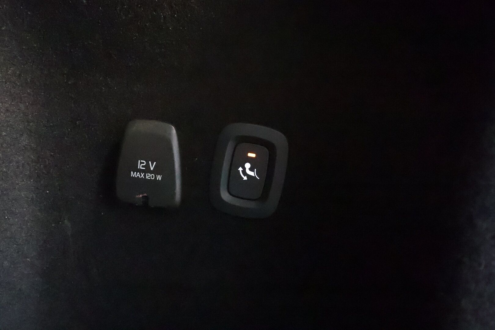 Volvo V60 2023 T6 Long Range Core Bright * ACC / BLIS / P.kamera / LED / Navi / Facelift / Koukku / KeylessGo * - Akku kuntotarkastettu / Kahdet renkaat aluvanteilla / Merkkihuollettu