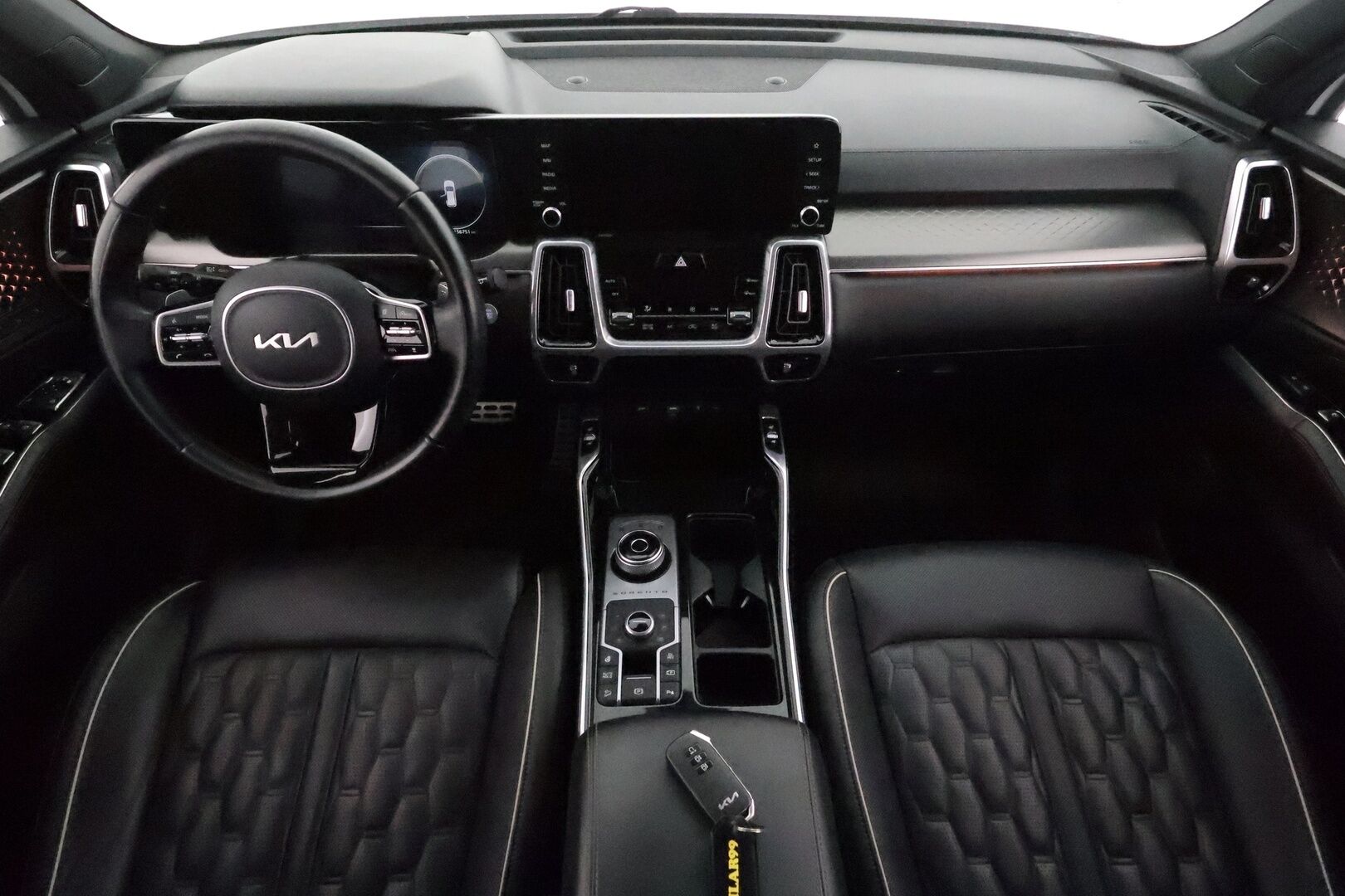 KIA SORENTO 2022 1,6 T-GDI Plug-in Hybrid AWD Business Luxury AT 7P * ACC / HUD / Ilmastoidut nahat / Muistipenkki / Bose / 360° * - Akku kuntotarkastettu / Koukku / Merkkihuollettu