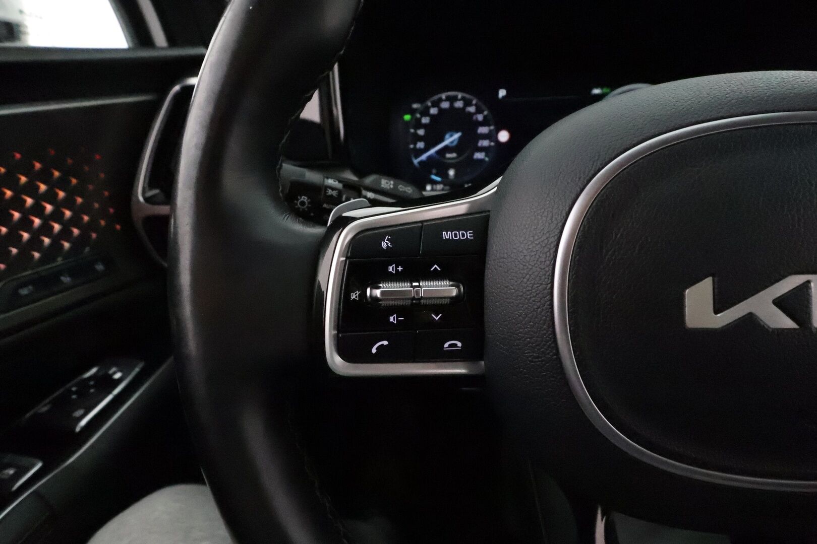 KIA SORENTO 2022 1,6 T-GDI Plug-in Hybrid AWD Business Luxury AT 7P * ACC / HUD / Ilmastoidut nahat / Muistipenkki / Bose / 360° * - Akku kuntotarkastettu / Koukku / Merkkihuollettu