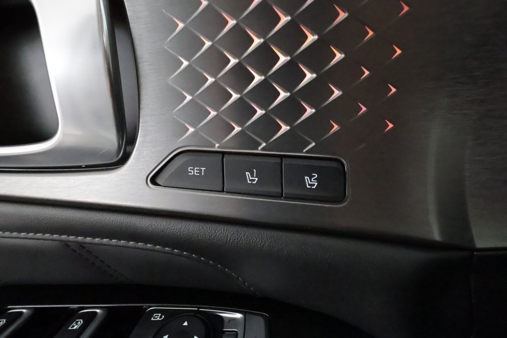 KIA SORENTO 2022 1,6 T-GDI Plug-in Hybrid AWD Business Luxury AT 7P * ACC / HUD / Ilmastoidut nahat / Muistipenkki / Bose / 360° * - Akku kuntotarkastettu / Koukku / Merkkihuollettu