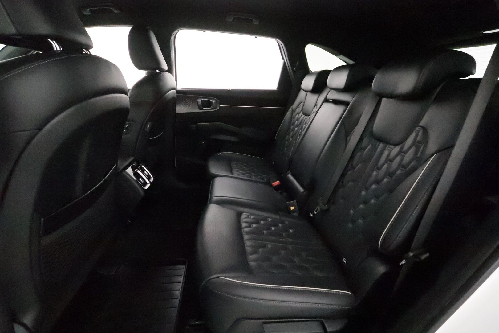 KIA SORENTO 2022 1,6 T-GDI Plug-in Hybrid AWD Business Luxury AT 7P * ACC / HUD / Ilmastoidut nahat / Muistipenkki / Bose / 360° * - Akku kuntotarkastettu / Koukku / Merkkihuollettu
