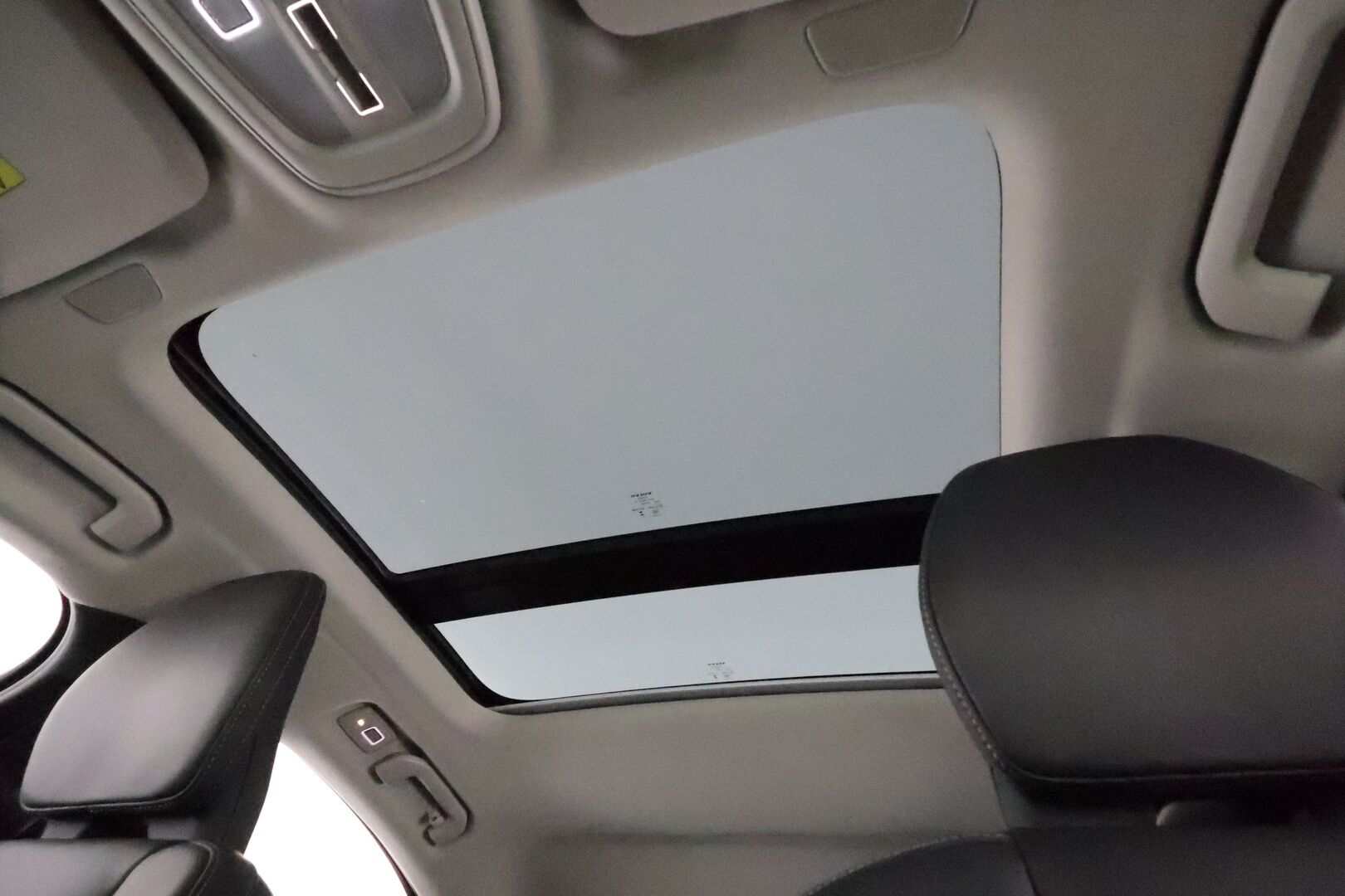 Volvo S60 2024 T8 AWD Recharge Ultimate Dark * B&W / Panorama / ACC / Full-LED / 360° / Hierovat&Ilmastoidut Sporttinahat Muistilla * - Juuri huollettu! / Akku kuntotarkastettu