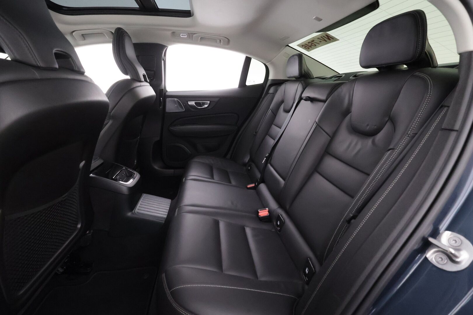 Volvo S60 2024 T8 AWD Recharge Ultimate Dark * B&W / Panorama / ACC / Full-LED / 360° / Hierovat&Ilmastoidut Sporttinahat Muistilla * - Juuri huollettu! / Akku kuntotarkastettu