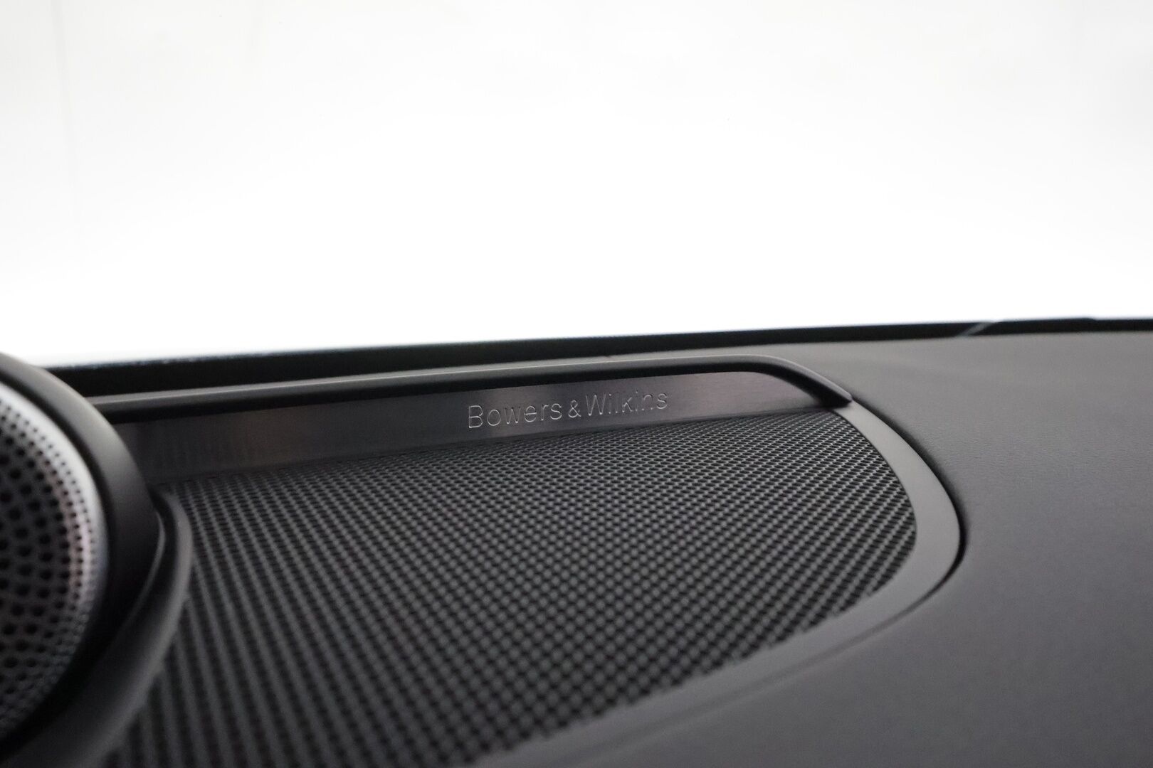 Volvo S60 2024 T8 AWD Recharge Ultimate Dark * B&W / Panorama / ACC / Full-LED / 360° / Hierovat&Ilmastoidut Sporttinahat Muistilla * - Juuri huollettu! / Akku kuntotarkastettu