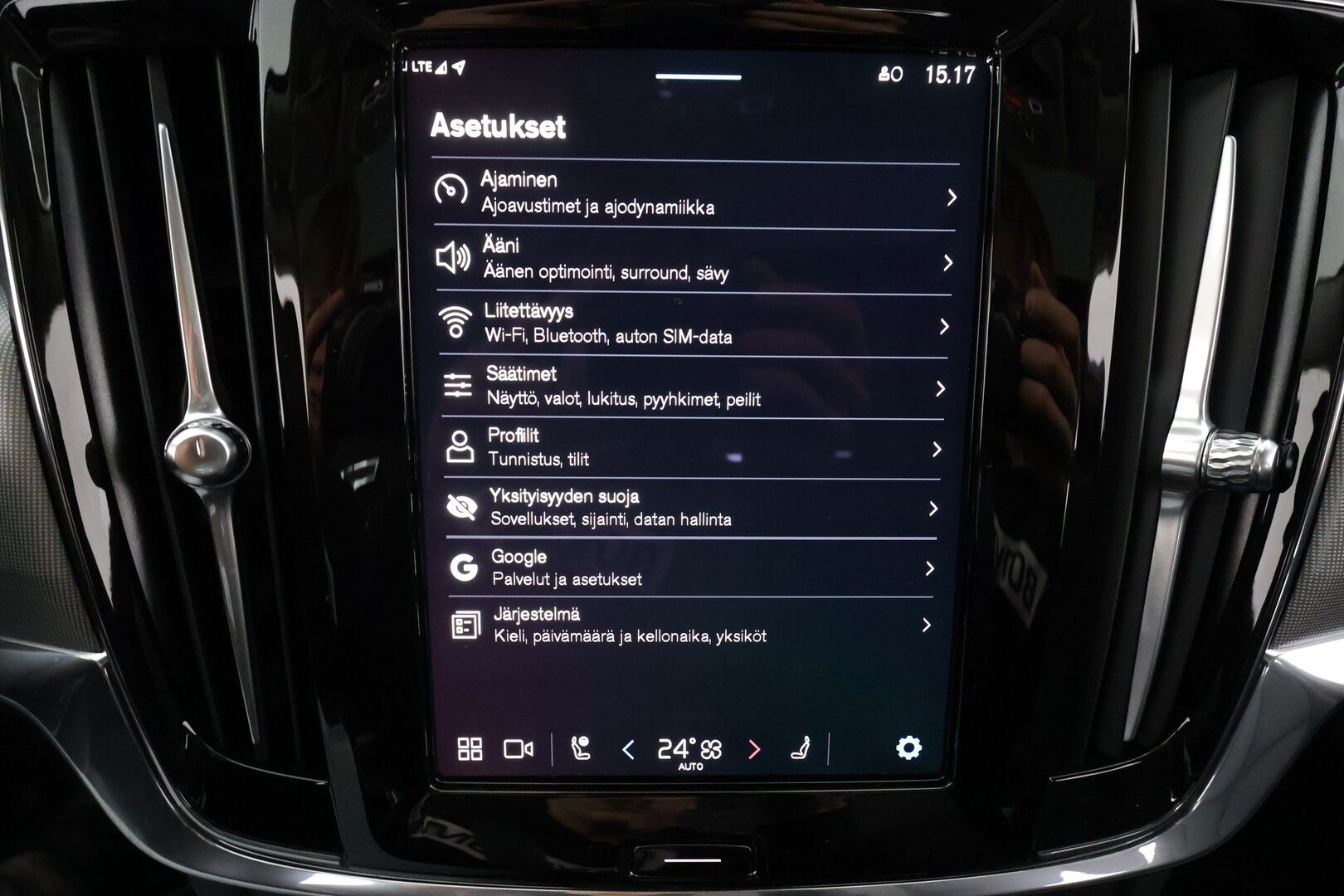 Volvo S90 2024 T8 Ultimate Dark * ACC / HUD / Lasikattoluukku / H&K / Muistipenkit / Full LED / Facelift / BLIS / Sporttinahat * - Ilma-alusta / 360° / Merkkihuollettu / Hyvät varusteet!