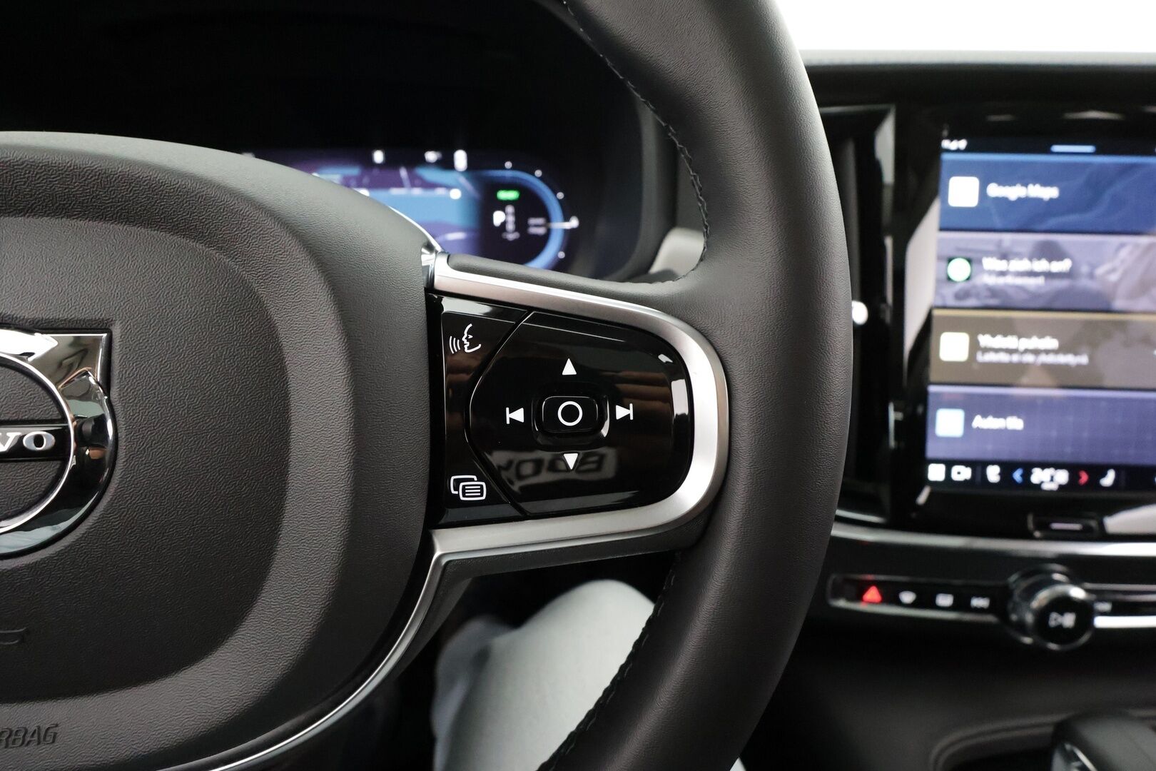 Volvo S90 2024 T8 AWD Long Range High Performance Ultimate Dark aut * ACC / HUD / Lasikattoluukku / H&K - Muistipenkit / Full LED / Facelift / BLIS / Sporttinahat / Kahdet hyvät renkaat / Juuri Merkkihuollettu / Hyvät varusteet! 