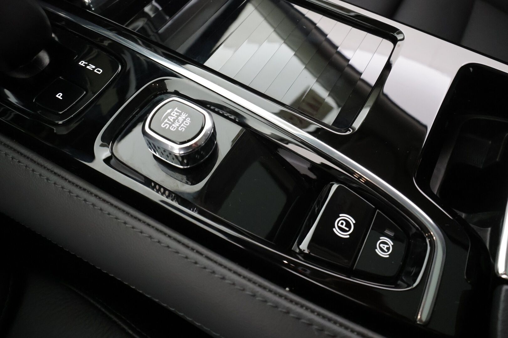 Volvo S90 2024 T8 AWD Long Range High Performance Ultimate Dark aut * ACC / HUD / Lasikattoluukku / H&K - Muistipenkit / Full LED / Facelift / BLIS / Sporttinahat / Kahdet hyvät renkaat / Juuri Merkkihuollettu / Hyvät varusteet! - HULLUT JOULUT KORKOTARJOUS 2,49% 