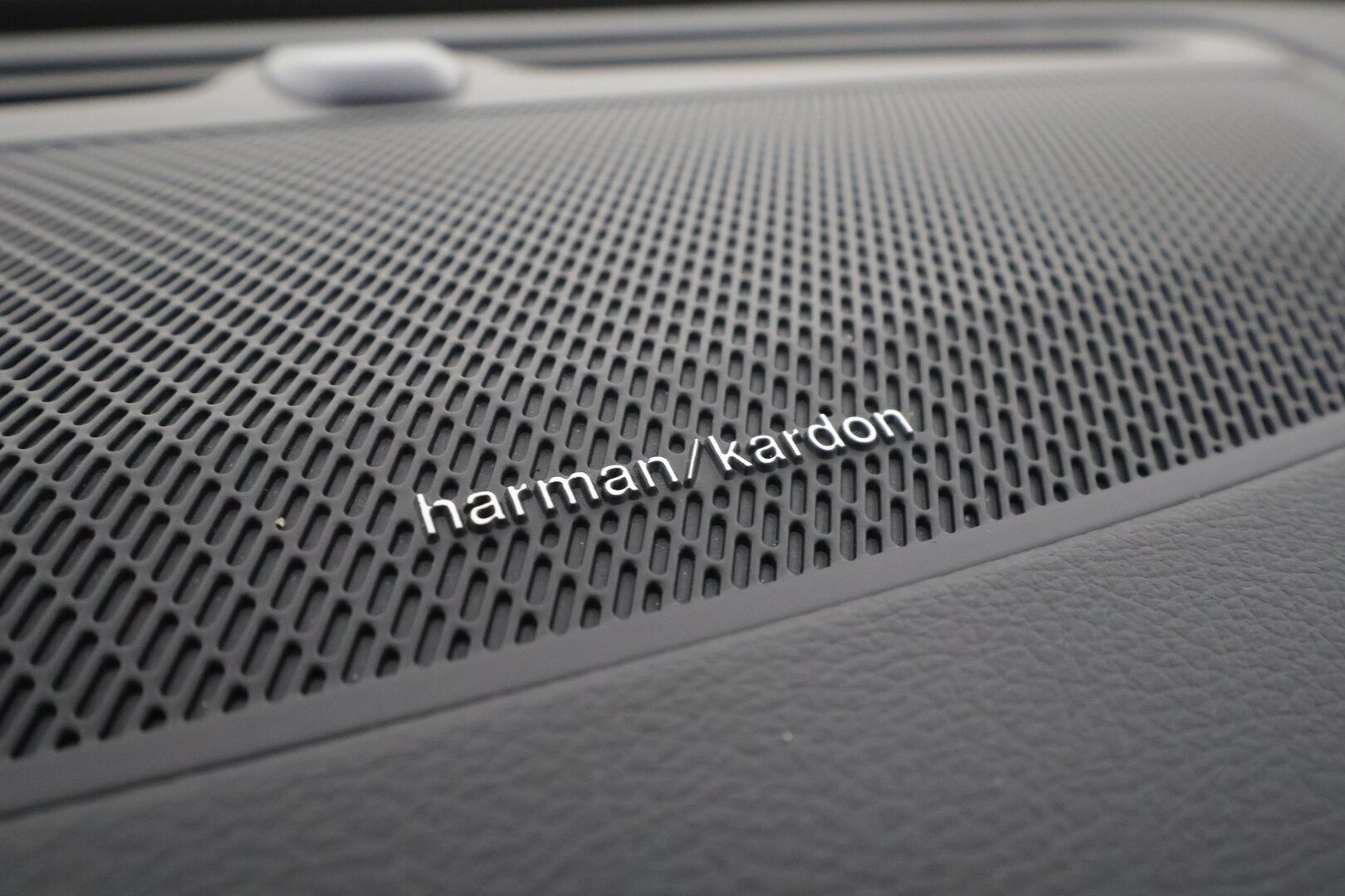 Volvo S60 2024 T8 AWD Recharge Ultimate Dark * ACC / HUD / Panorama / H&K / 360° / Muistipenkit / BLIS / Facelift / Full LED * - Akku kuntotarkastettu! / Merkkihuollettu