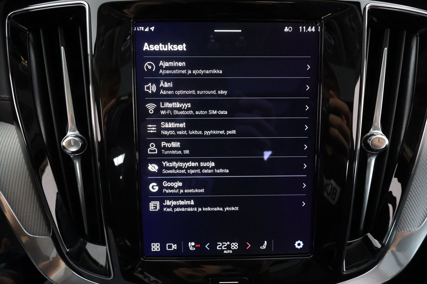 Volvo S60 2024 T8 AWD Recharge Ultimate Dark * ACC / HUD / Panorama / H&K / 360° / Muistipenkit / BLIS / Facelift / Full LED * - Akku kuntotarkastettu! / Merkkihuollettu