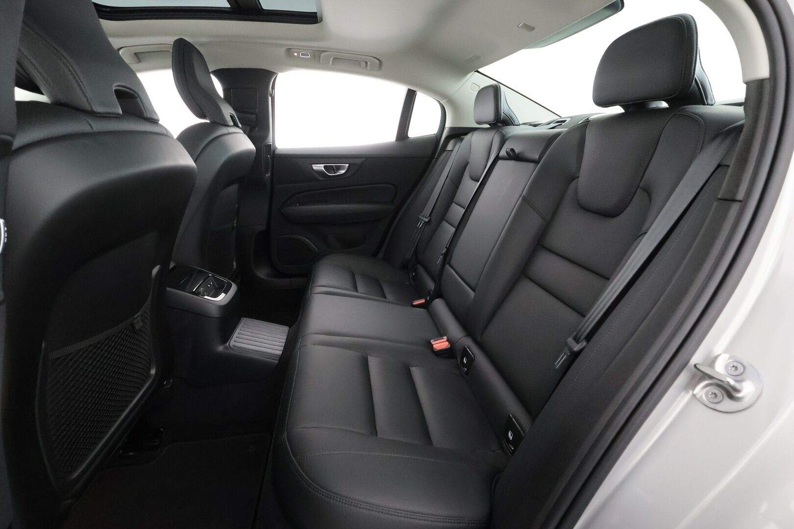 Volvo S60 2024 T8 AWD Recharge Ultimate Dark * ACC / HUD / Panorama / H&K / 360° / Muistipenkit / BLIS / Facelift / Full LED * - Akku kuntotarkastettu! / Merkkihuollettu