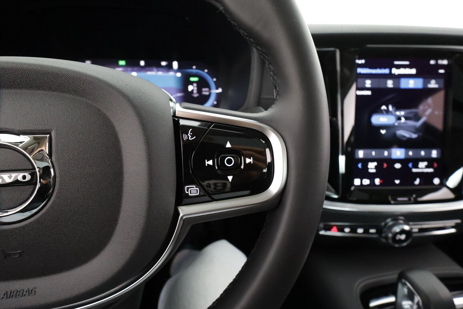 Volvo S60 2024 T8 AWD Recharge Ultimate Dark * ACC / HUD / Panorama / H&K / 360° / Muistipenkit / BLIS / Facelift / Full LED * - Akku kuntotarkastettu! / Merkkihuollettu