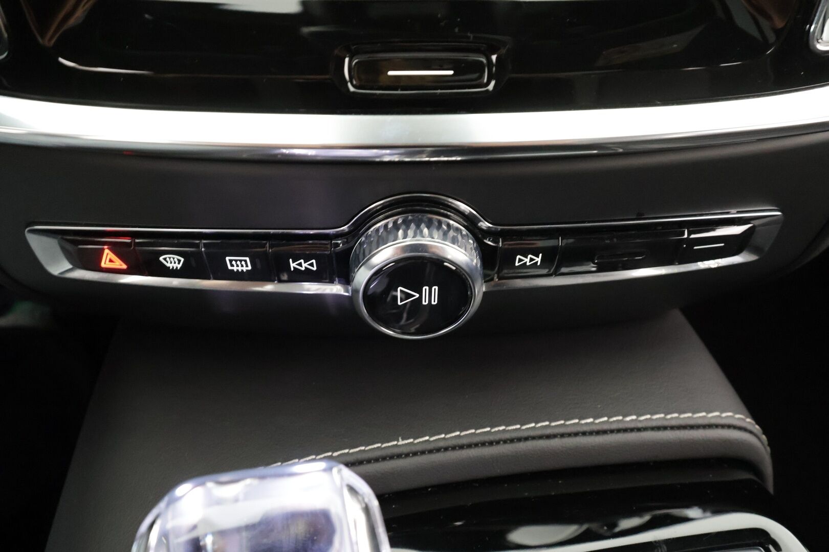 Volvo S60 2024 T8 AWD Recharge Ultimate Dark * ACC / HUD / B&W / 360° / Muistipenkit / Panorama / Full LED / BLIS / Facelift * - Akku kuntotarkastettu! / Merkkihuollettu