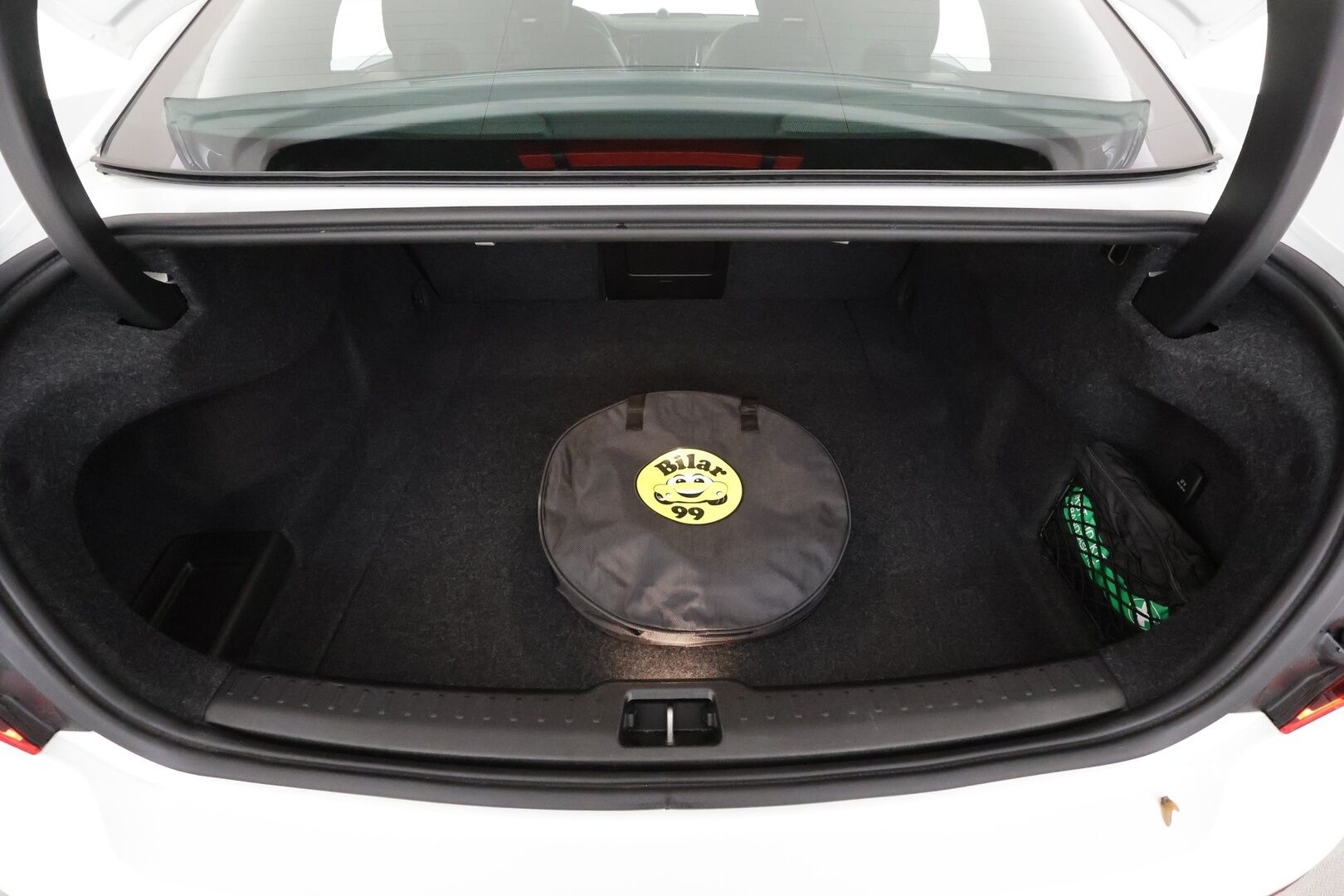 Volvo S60 2024 T8 AWD Recharge Ultimate Dark * ACC / HUD / B&W / 360° / Muistipenkit / Panorama / Full LED / BLIS / Facelift * - Akku kuntotarkastettu! / Merkkihuollettu