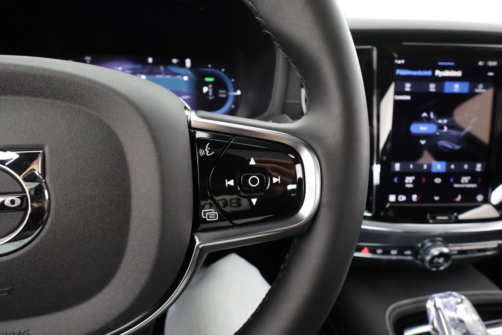 Volvo S60 2024 T8 AWD Recharge Ultimate Dark * ACC / HUD / B&W / 360° / Muistipenkit / Panorama / Full LED / BLIS * - Akku kuntotarkastettu! / Merkkihuollettu 09/2025 / Facelift - HULLUT JOULUT KORKOTARJOUS 2,49% 