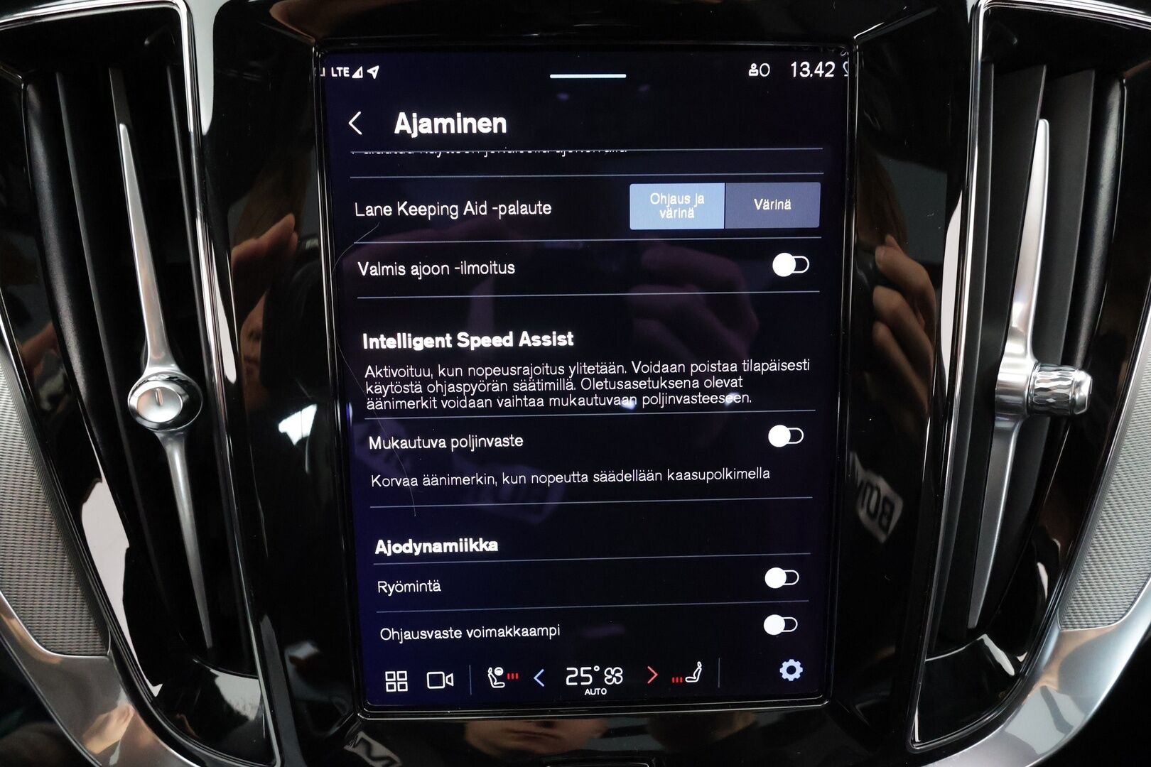 Volvo S60 2024 T8 AWD Recharge Ultimate Dark * ACC / HUD / B&W / 360° / Muistipenkit / Panorama / Full LED / BLIS / Facelift * - Akku kuntotarkastettu! / Merkkihuollettu