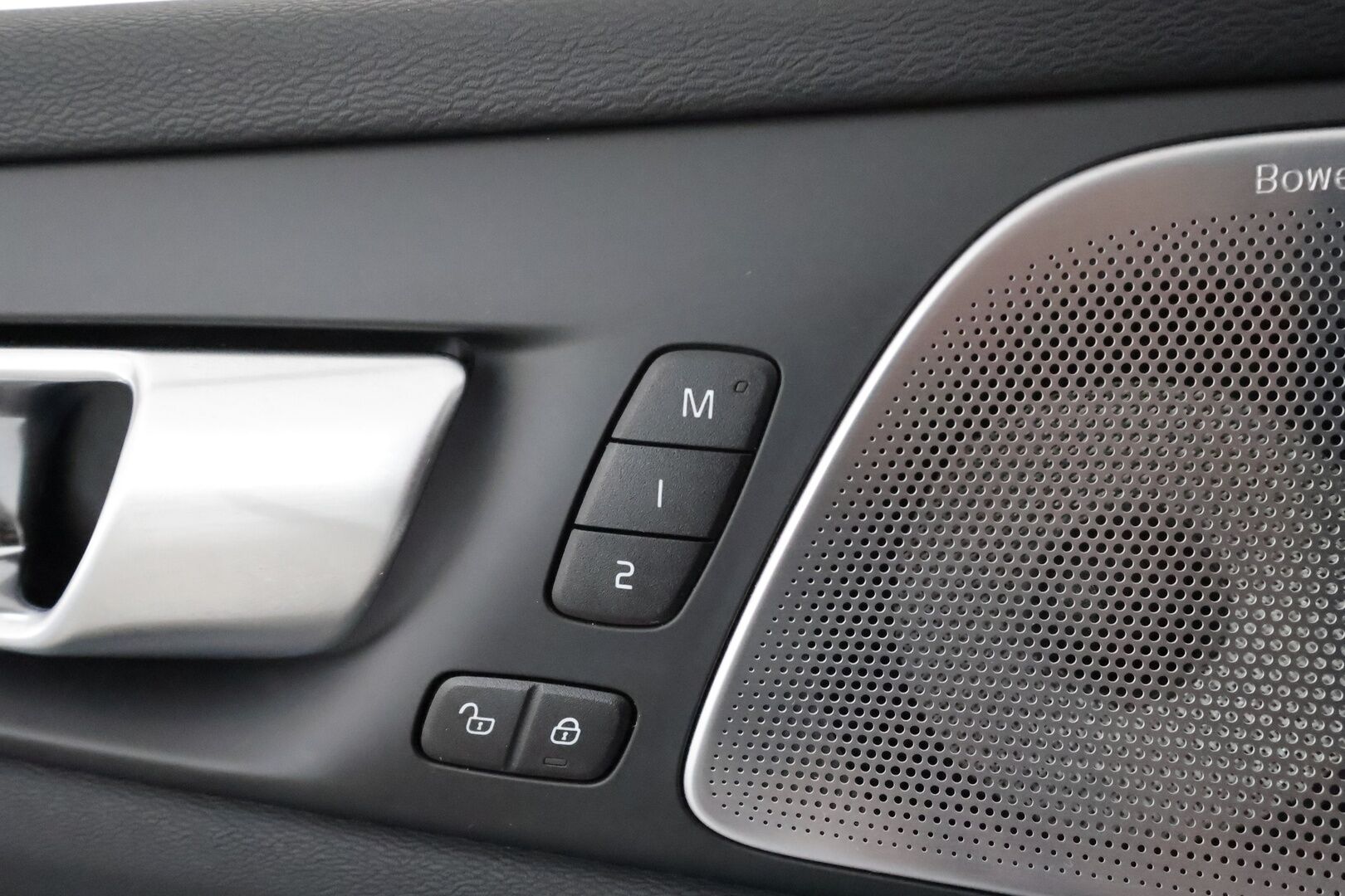 Volvo S60 2024 T8 AWD Recharge Ultimate Dark * ACC / HUD / B&W / 360° / Muistipenkit / Panorama / Full LED / BLIS * - Akku kuntotarkastettu! / Merkkihuollettu 09/2025 / Facelift - HULLUT JOULUT KORKOTARJOUS 2,49% 