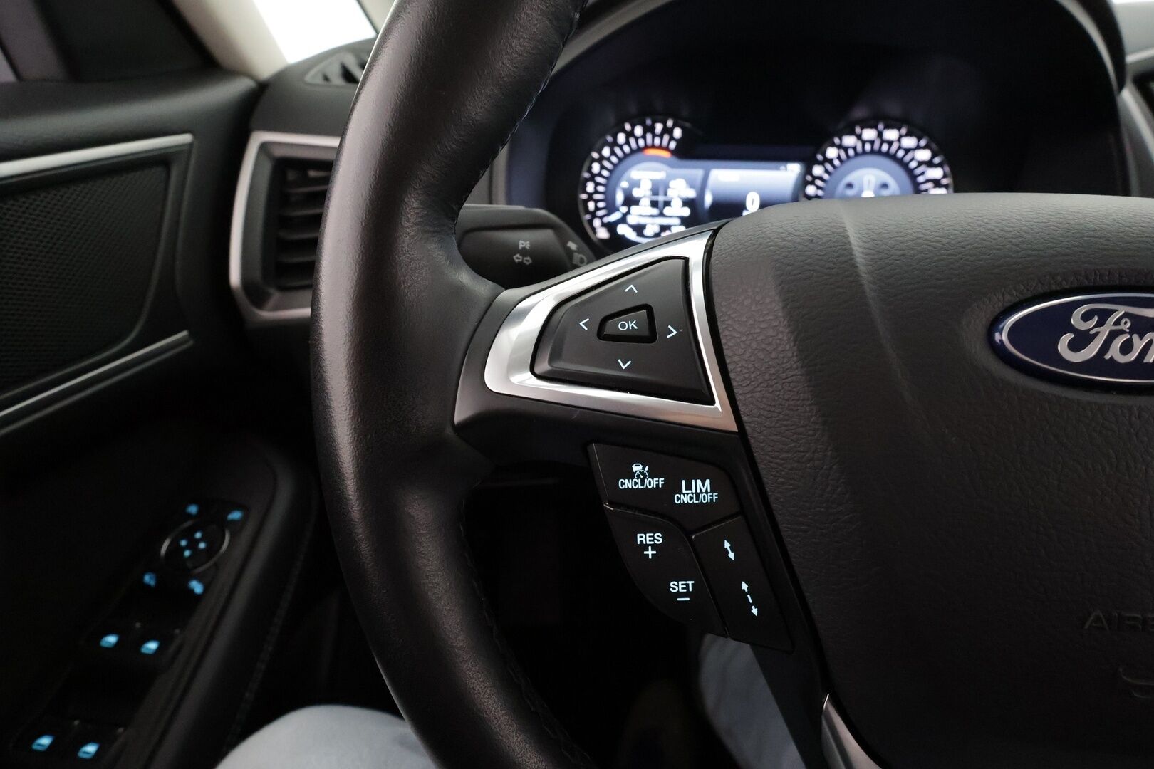 FORD GALAXY 2022 Duratec FHEV Edition 7-P * Adapt.Vakkari / Vetokoukku / Peruutuskamera / Navi / LED / Digimittaristo / BLIS - Kahdet renkaat aluvanteilla / ALV / Lämmitettävä tuulilasi - HULLU BLACKWEEK KORKOTARJOUS 2,49%