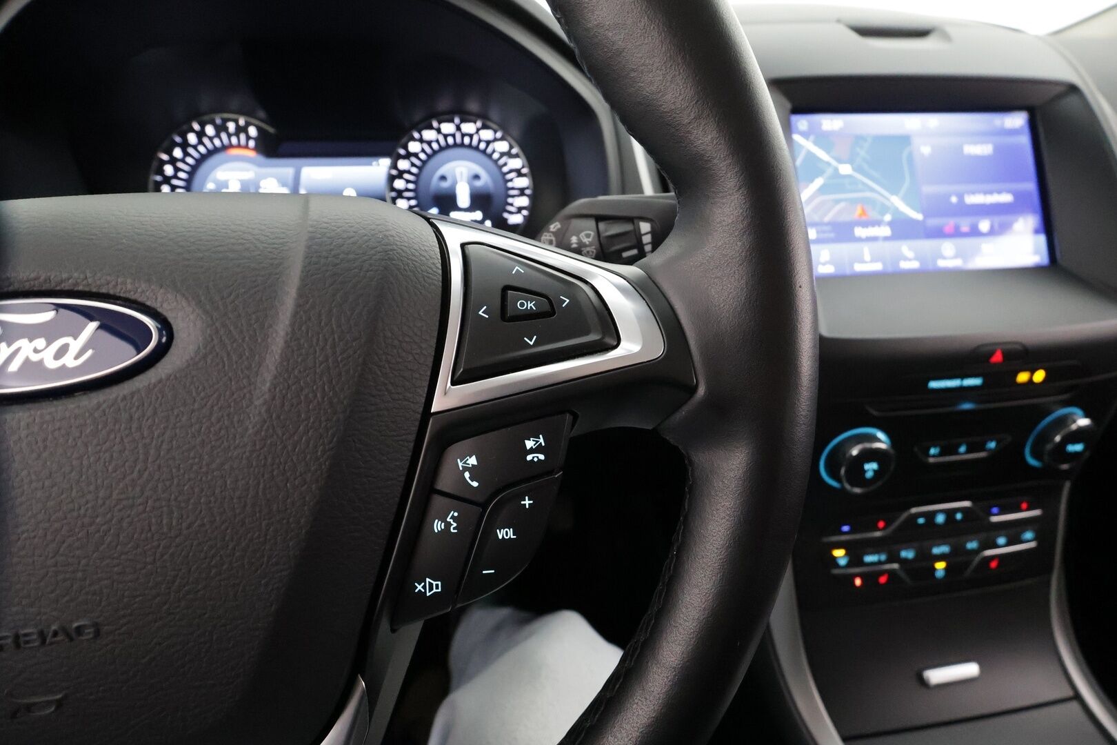 FORD GALAXY 2022 2.5 Duratec FHEV Edition 7-P * ACC / P.kamera / Navi / LED / BLIS / Digimittaristo * - Kahdet renkaat aluvanteilla