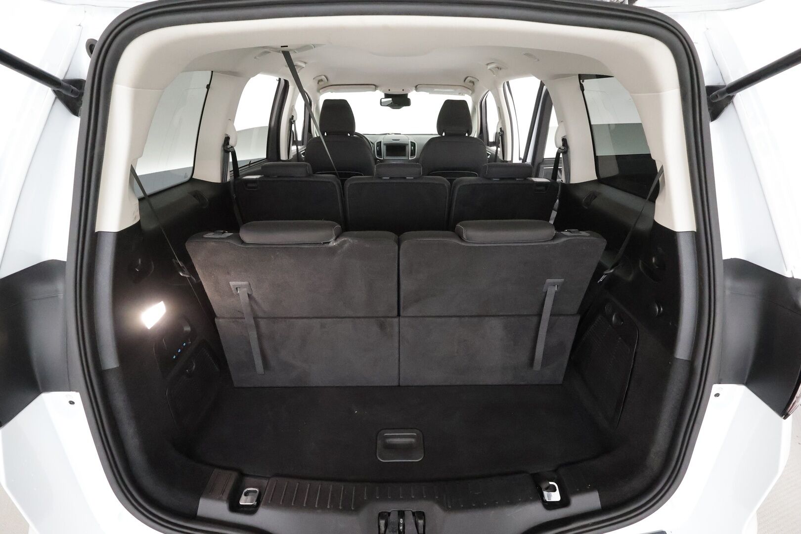 FORD GALAXY 2022 2.5 Duratec FHEV Edition 7-P * ACC / P.kamera / Navi / LED / BLIS / Digimittaristo * - Kahdet renkaat aluvanteilla