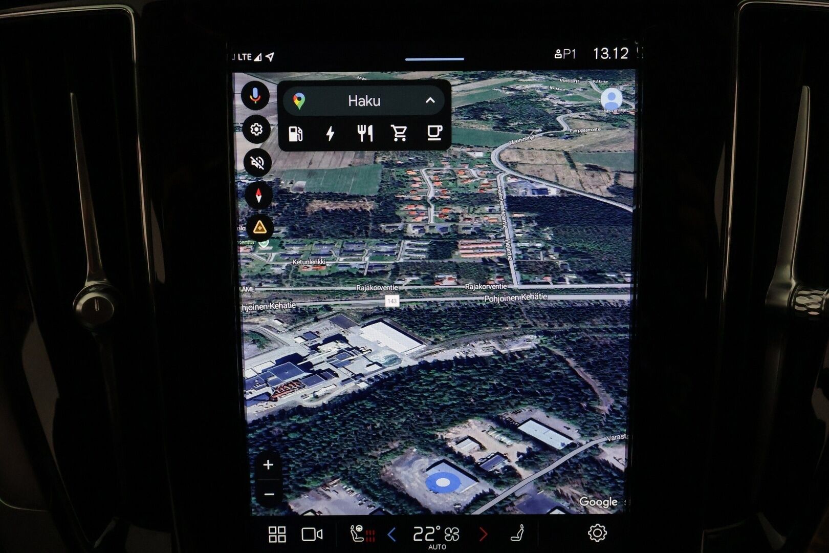 Volvo V60 2023 T6 Long Range Core Bright * ACC / P.kamera / Koukku / LED / Navi / Facelift / BLIS * - Kahdet renkaat aluvanteilla / Merkkihuollettu