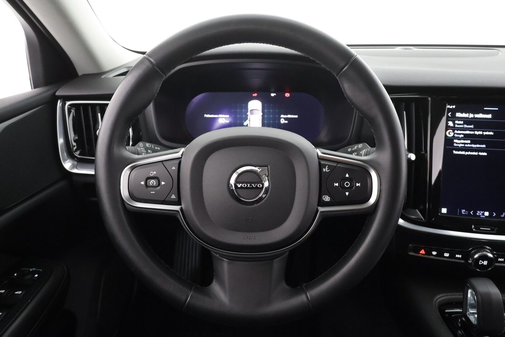 Volvo V60 2023 T6 Long Range Core Bright * ACC / P.kamera / Koukku / LED / Navi / Facelift / BLIS * - Kahdet renkaat aluvanteilla / Merkkihuollettu