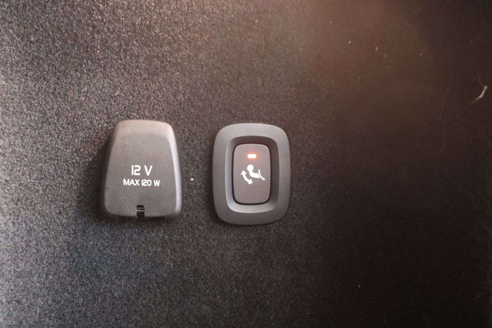 Volvo V60 2023 T6 Long Range Core Bright * ACC / P.kamera / Koukku / LED / Navi / Facelift / BLIS * - Kahdet renkaat aluvanteilla / Merkkihuollettu - HULLU BLACKWEEK KORKOTARJOUS 2,49%