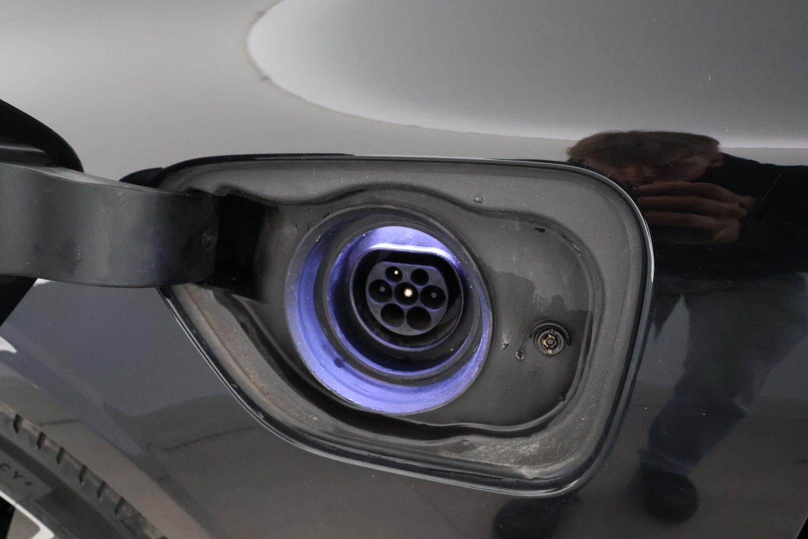 Volvo V60 2023 T6 Long Range Core Bright * ACC / P.kamera / Koukku / LED / Navi / Facelift / BLIS * - Kahdet renkaat aluvanteilla / Merkkihuollettu