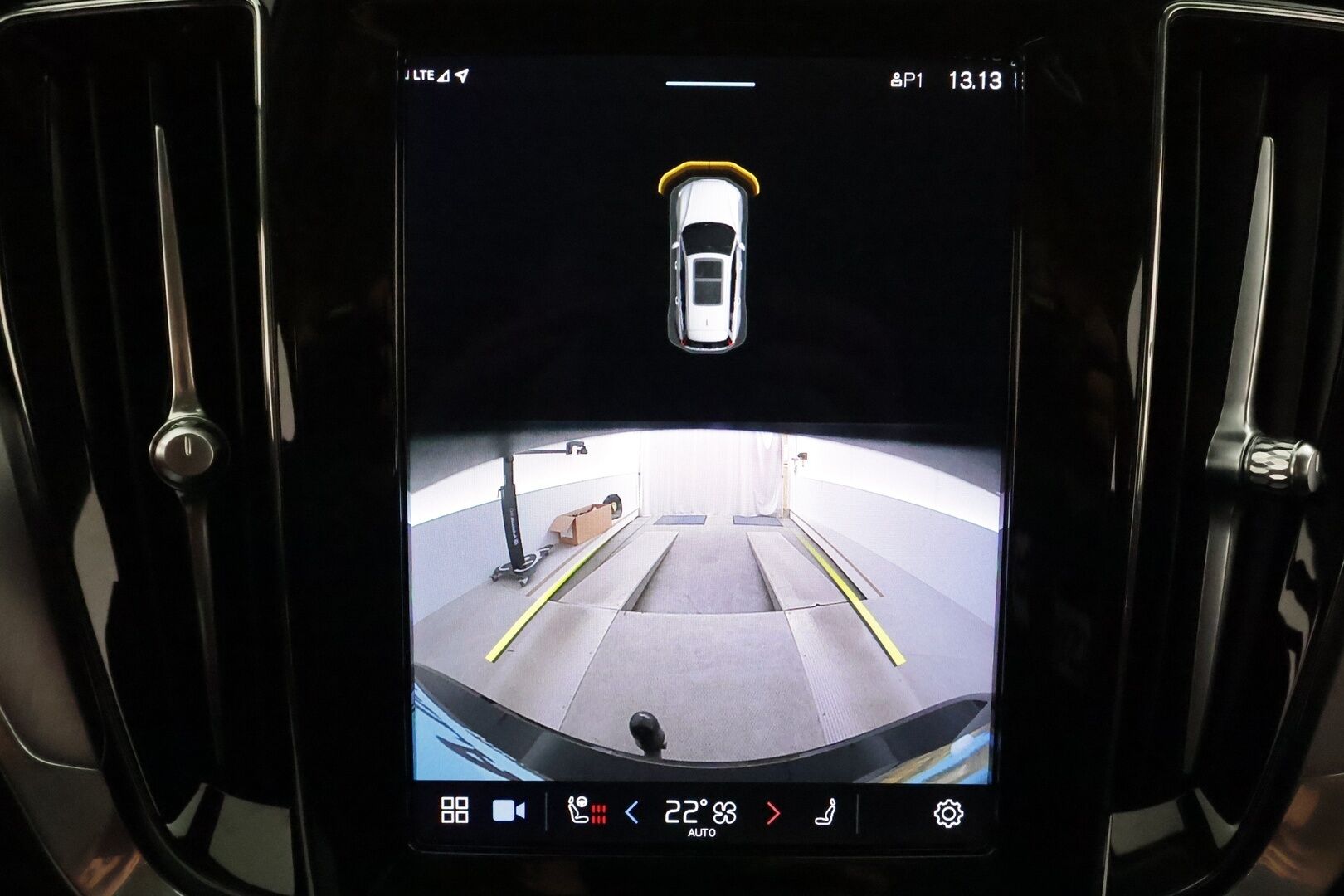 Volvo V60 2023 T6 Long Range Core Bright * ACC / P.kamera / Koukku / LED / Navi / Facelift / BLIS * - Kahdet renkaat aluvanteilla / Merkkihuollettu