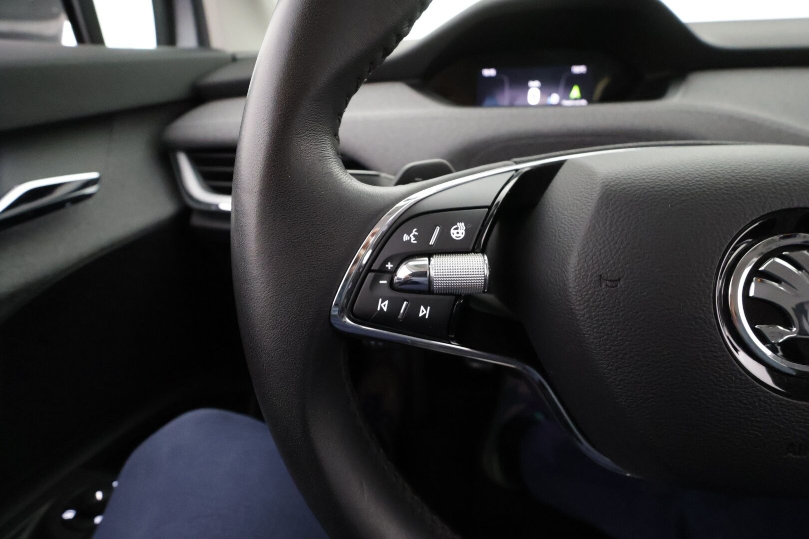 SKODA ENYAQ 2022 80 iV * ILP / Koukku / ACC / LED / P.kamera / Hierova Muistipenkki / Navi / Kaistavahti / Digimittaristo * - Merkkihuollettu! / Akku kuntotarkastettu - Osta nyt, maksa vasta ensi vuonna