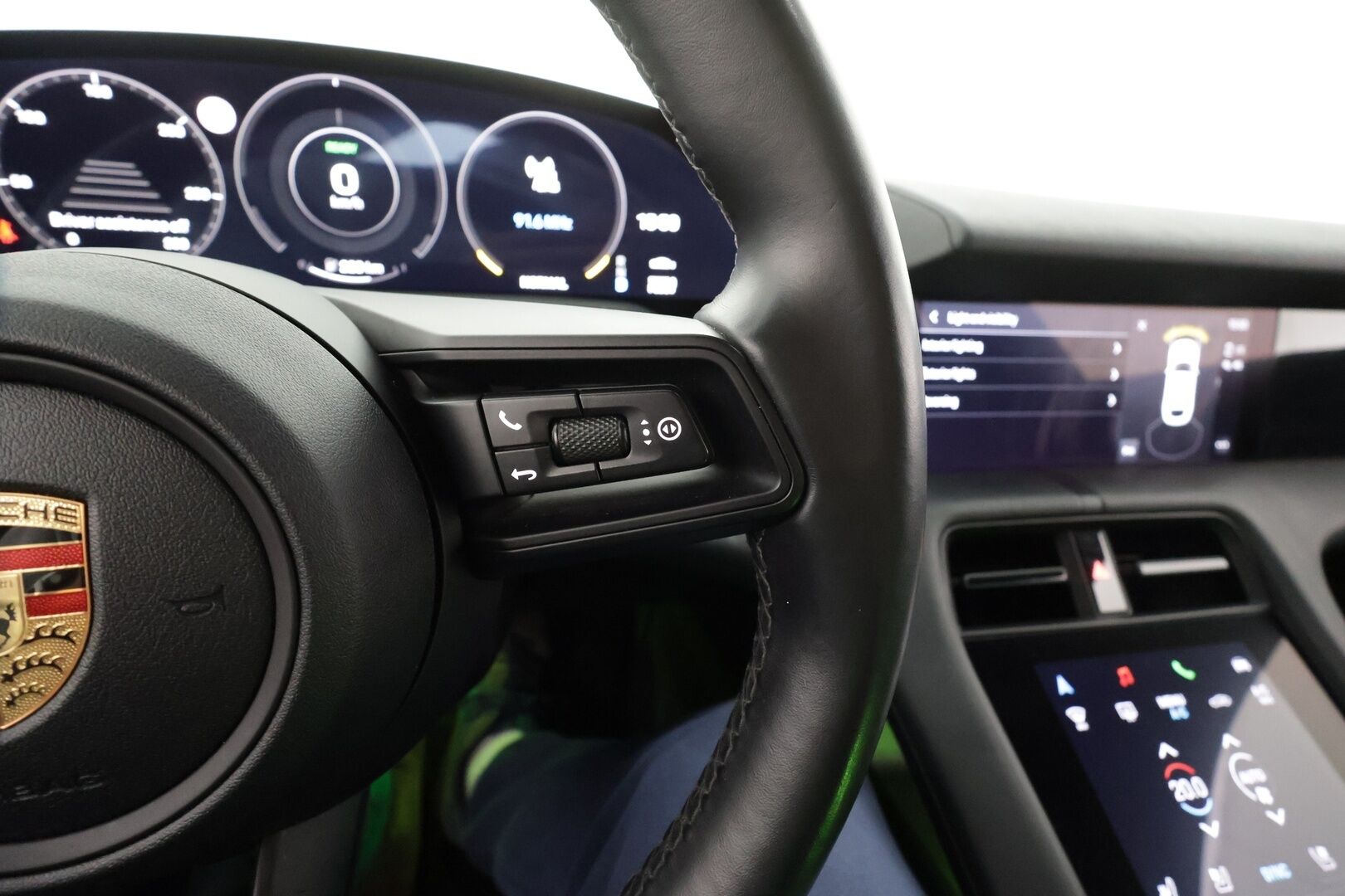 PORSCHE TAYCAN 2022 4 Cross Turismo * Lasikatto / ILP / Bose / ACC / LED / P.kamera / Ilma-alusta / Ilmastoidut Sportnahat Muistilla / Navi* - 2x Latauskaapelit / Merkkihuollettu!
