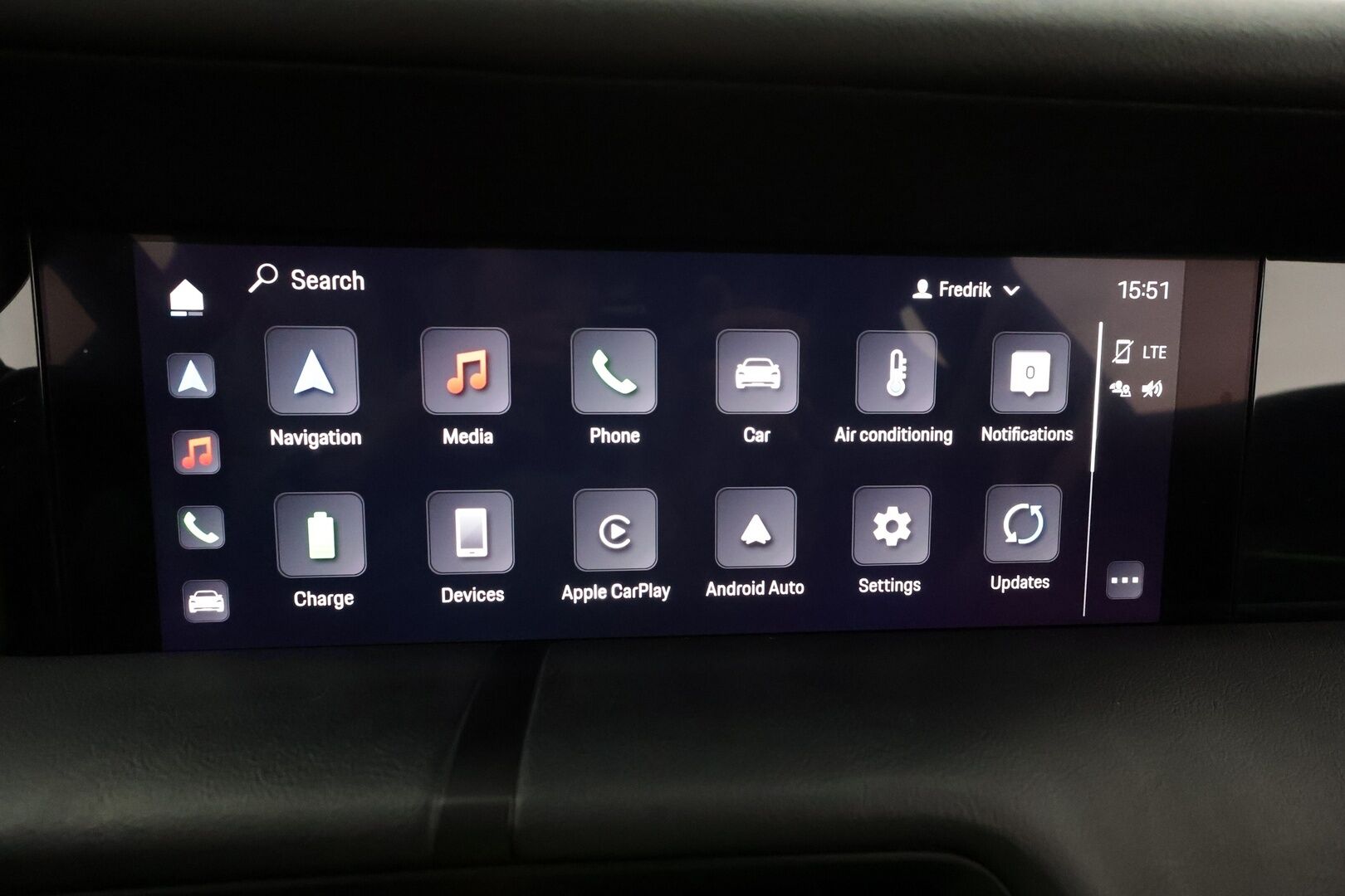 PORSCHE TAYCAN 2022 4 Cross Turismo * Lasikatto / ILP / Bose / ACC / LED / P.kamera / Ilma-alusta / Ilmastoidut Sportnahat Muistilla / Navi* - 2x Latauskaapelit / Merkkihuollettu!