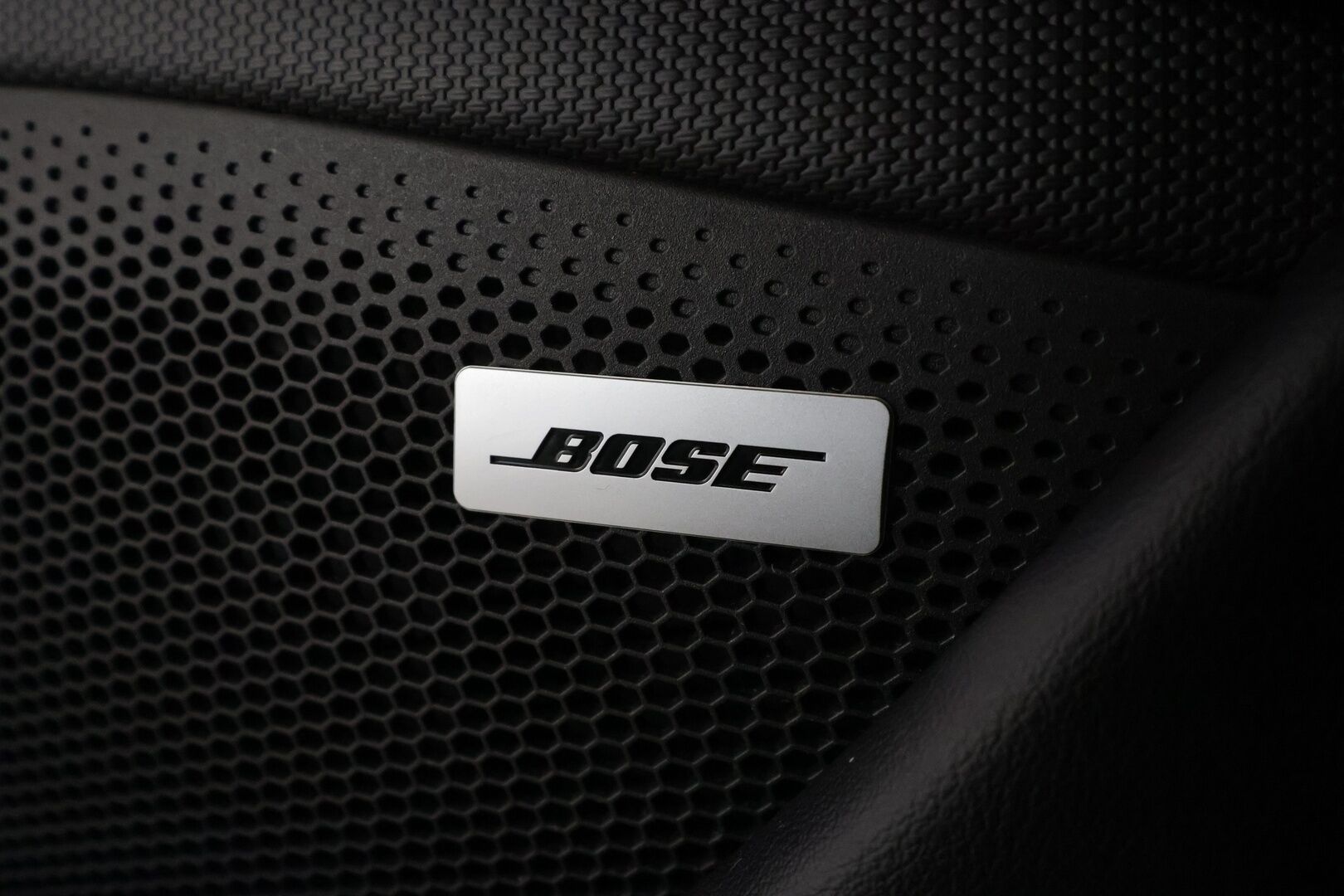 PORSCHE TAYCAN 2022 4 Cross Turismo * Lasikatto / ILP / Bose / ACC / LED / P.kamera / Ilma-alusta / Ilmastoidut Sportnahat Muistilla / Navi* - 2x Latauskaapelit / Merkkihuollettu!