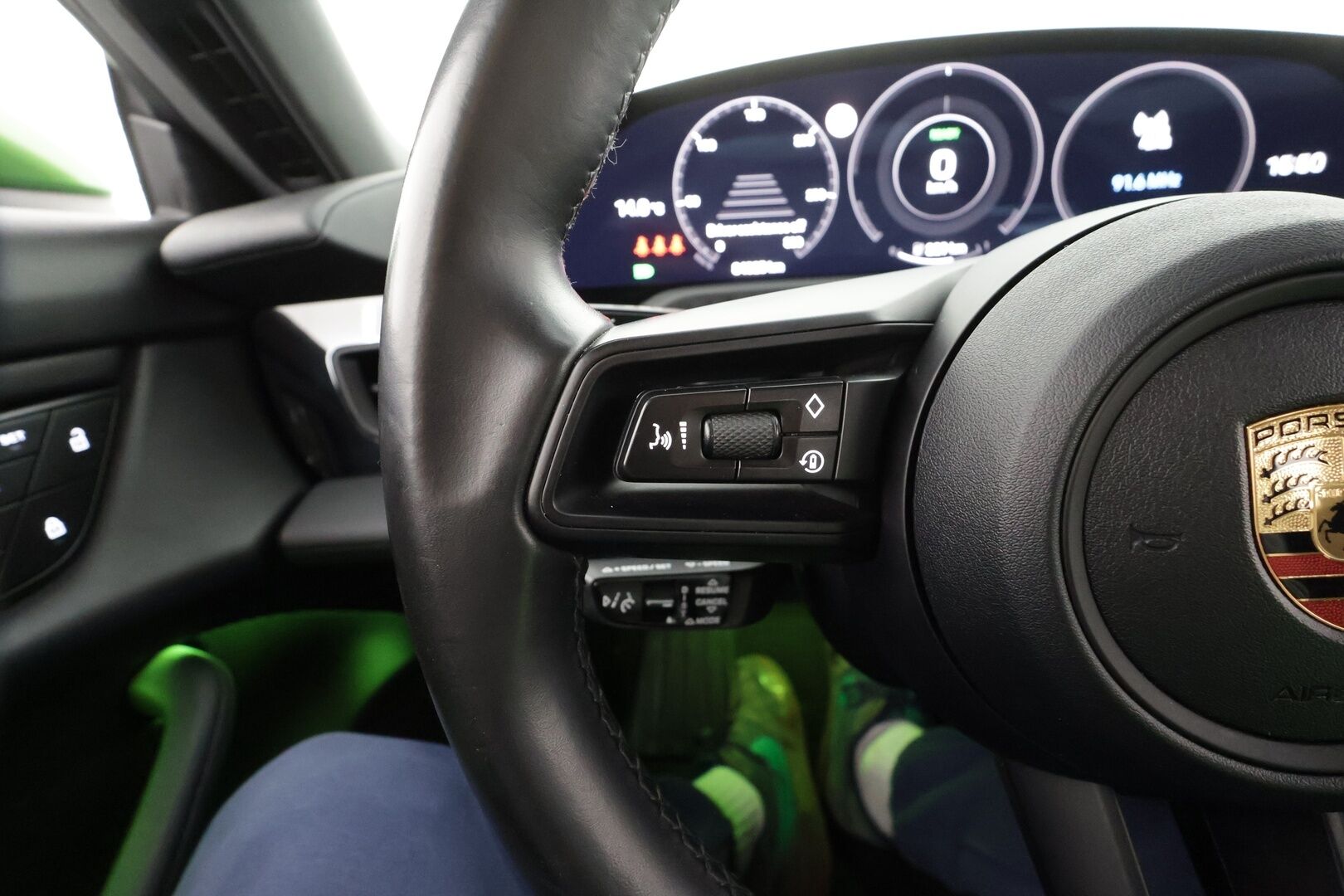 PORSCHE TAYCAN 2022 4 Cross Turismo * Lasikatto / ILP / Bose / ACC / LED / P.kamera / Ilma-alusta / Ilmastoidut Sportnahat Muistilla / Navi* - 2x Latauskaapelit / Merkkihuollettu!
