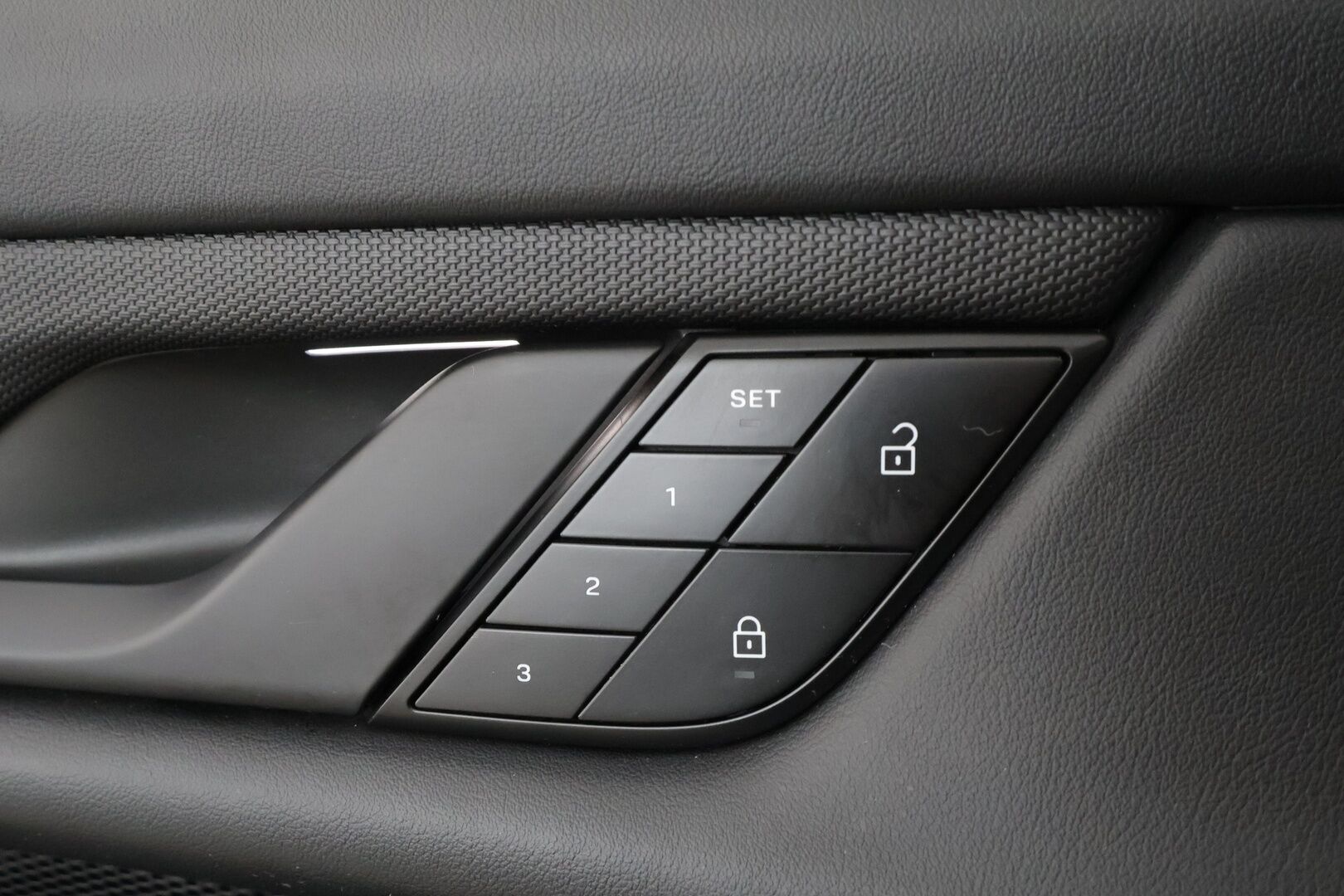 PORSCHE TAYCAN 2022 4 Cross Turismo * Lasikatto / ILP / Bose / ACC / LED / P.kamera / Ilma-alusta / Ilmastoidut Sportnahat Muistilla / Navi* - 2x Latauskaapelit / Merkkihuollettu!