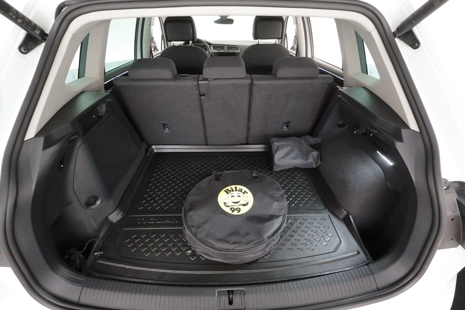 VOLKSWAGEN TIGUAN 2024 Style Business eHybrid 180 kW DSG * Koukku / ACC / Matrix-LED / P.Kamera / Navi / Kaistavahti / Keyless * - 2x Latauskaapelit / Kahdet renkaat / Merkkihuollettu!