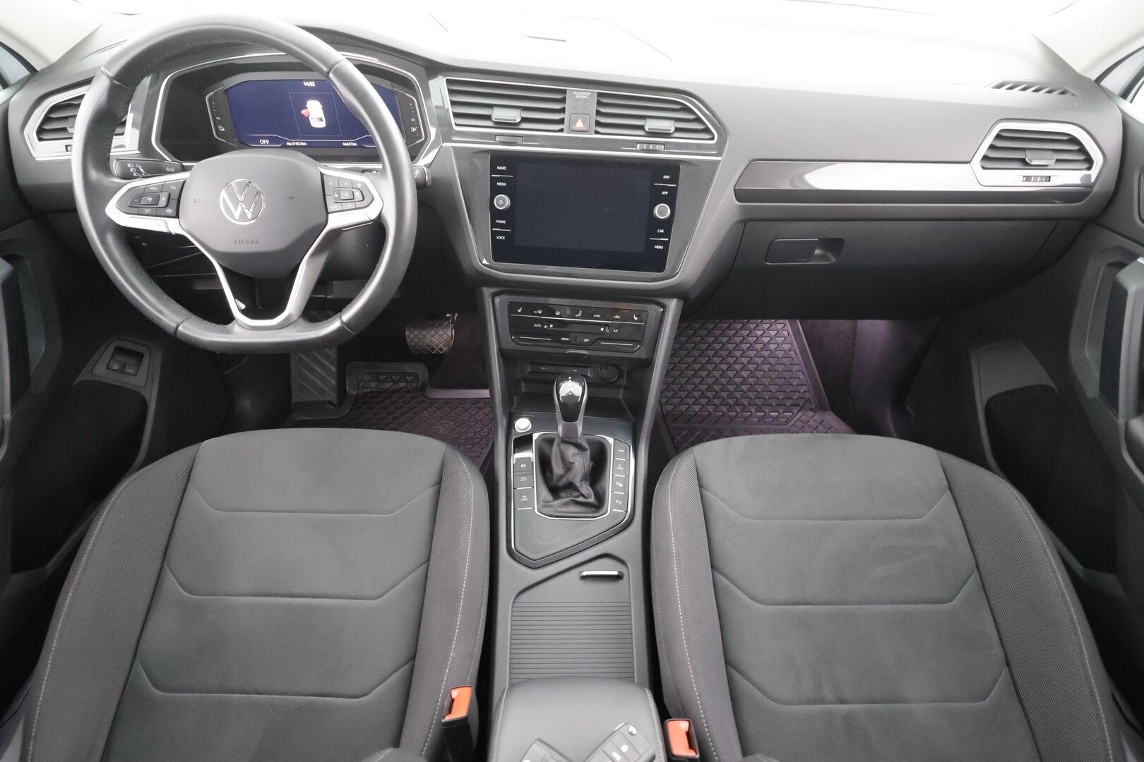 VOLKSWAGEN TIGUAN 2024 Style Business eHybrid 180 kW DSG * Koukku / ACC / Matrix-LED / P.Kamera / Navi / Kaistavahti / Keyless * - 2x Latauskaapelit / Kahdet renkaat / Merkkihuollettu!