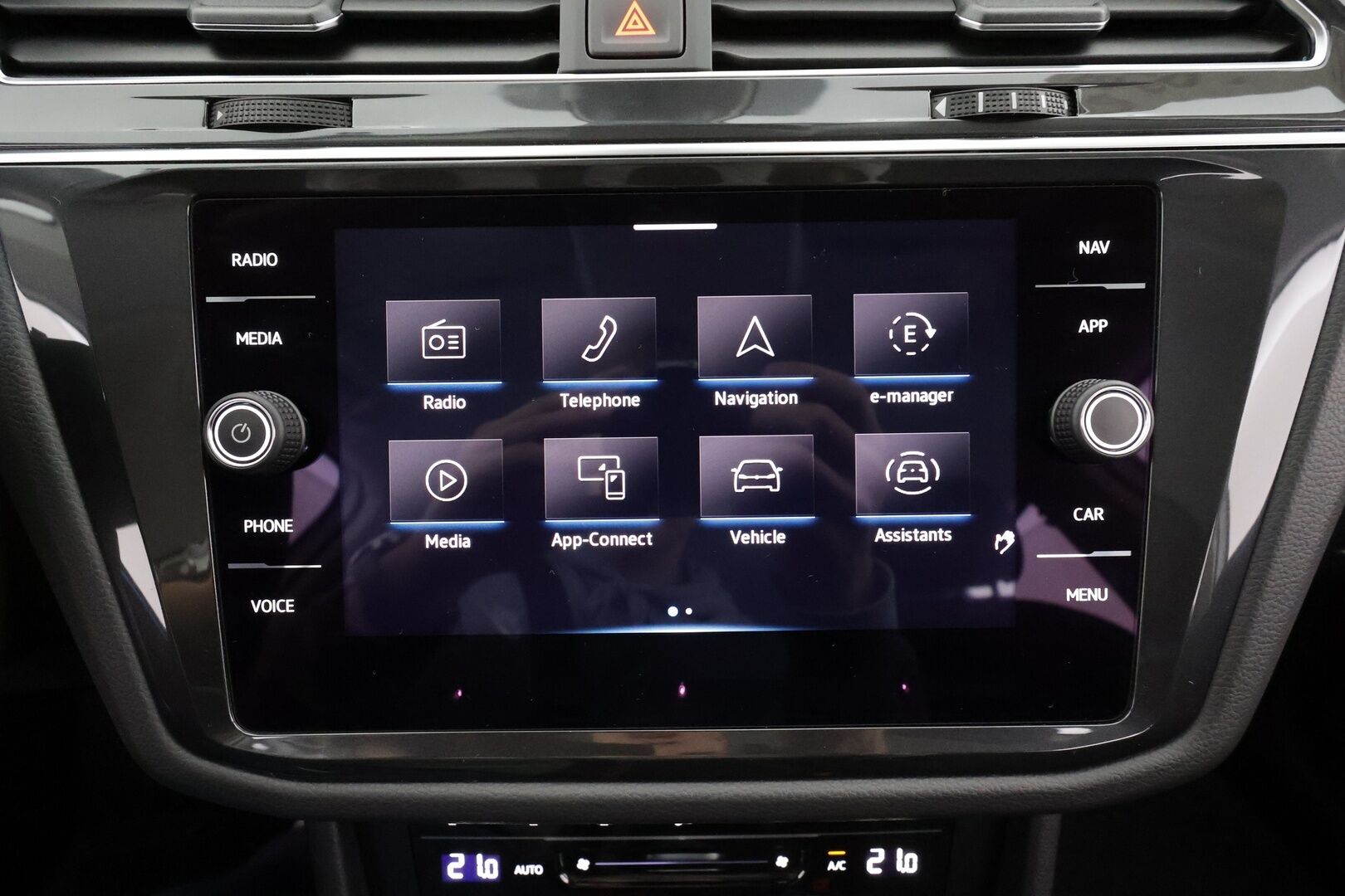 VOLKSWAGEN TIGUAN 2024 Style Business eHybrid 180 kW DSG * Koukku / ACC / Matrix-LED / P.Kamera / Navi / Kaistavahti / Keyless * - 2x Latauskaapelit / Kahdet renkaat / Merkkihuollettu!