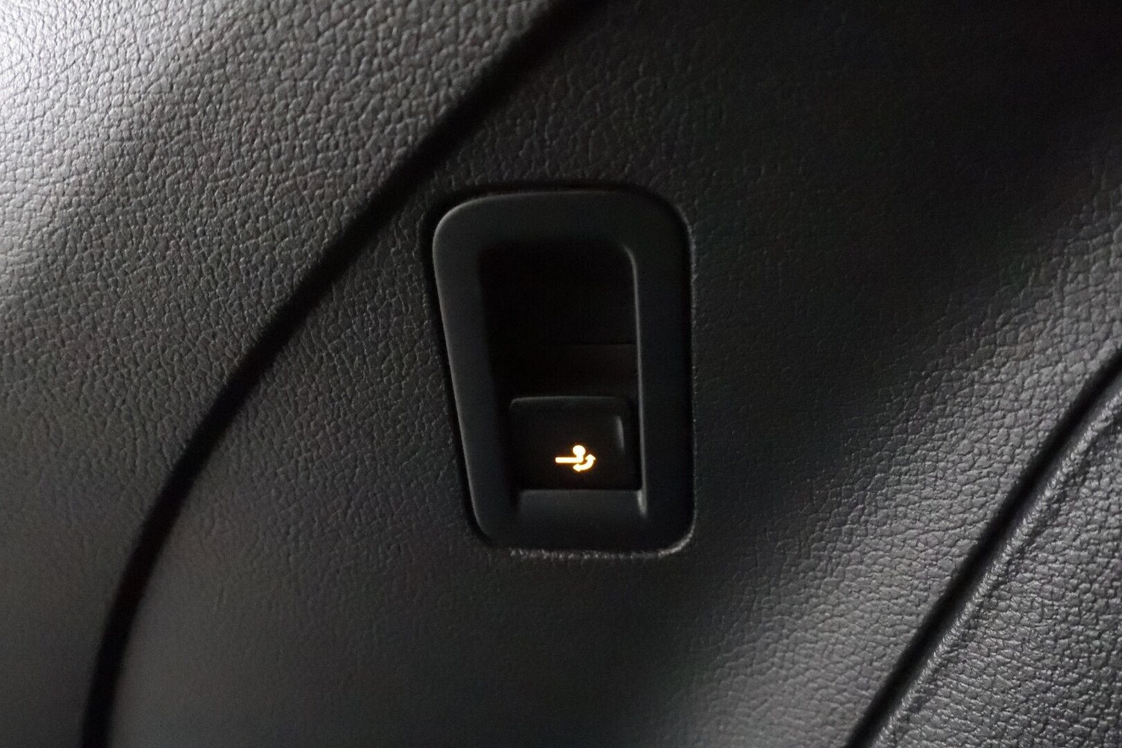 VOLKSWAGEN TIGUAN 2024 Style Business eHybrid 180 kW DSG * Koukku / ACC / Matrix-LED / P.Kamera / Navi / Kaistavahti / Keyless * - 2x Latauskaapelit / Kahdet renkaat / Merkkihuollettu!
