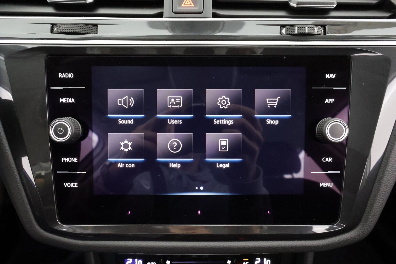 VOLKSWAGEN TIGUAN 2024 Style Business eHybrid 180 kW DSG * Koukku / ACC / Matrix-LED / P.Kamera / Navi / Kaistavahti / Keyless * - 2x Latauskaapelit / Kahdet renkaat / Merkkihuollettu!