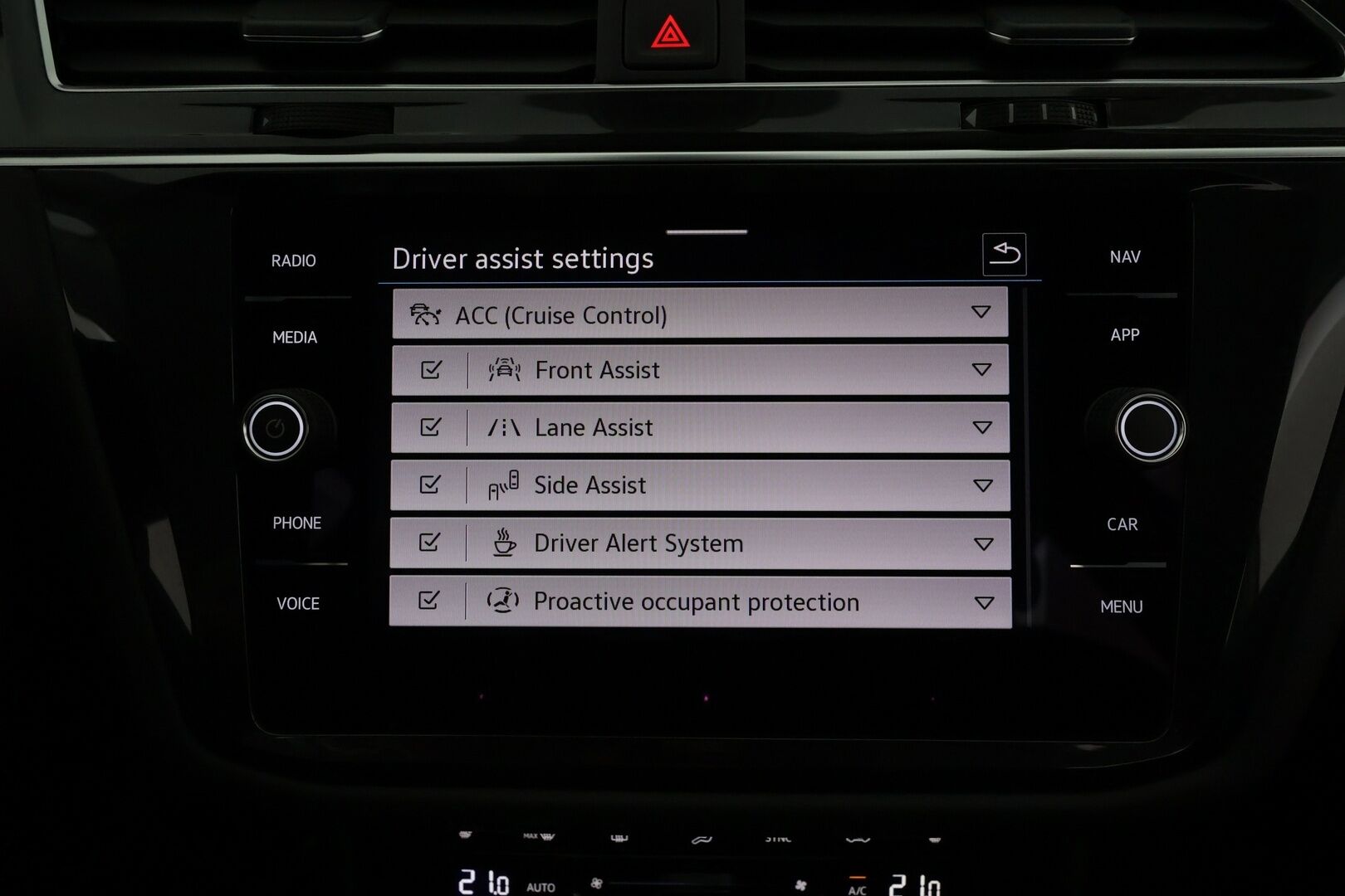 VOLKSWAGEN TIGUAN 2024 Style Business eHybrid 180 kW DSG * Koukku / ACC / Matrix-LED / P.Kamera / Navi / Kaistavahti / Keyless * - 2x Latauskaapelit / Kahdet renkaat / Merkkihuollettu!