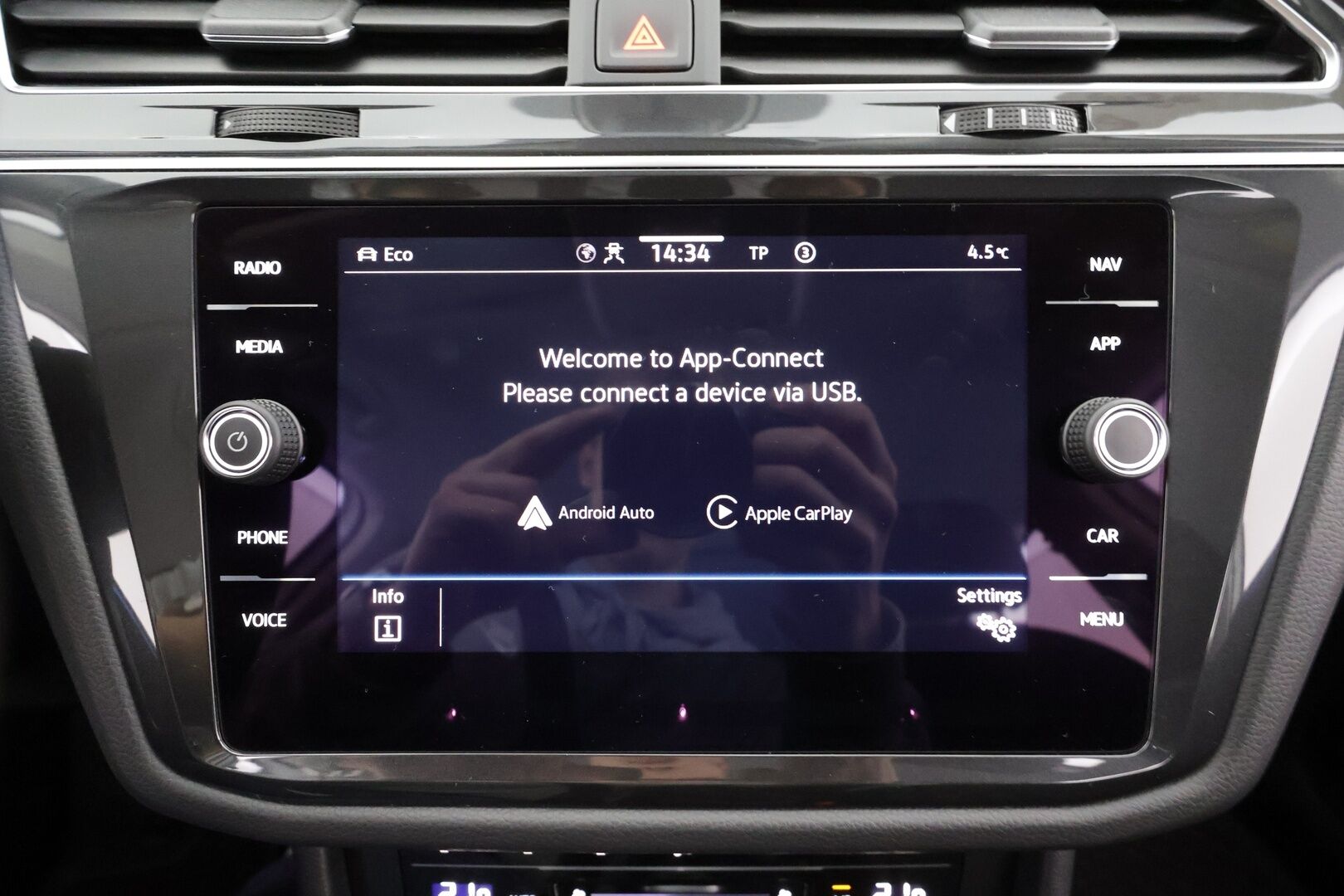 VOLKSWAGEN TIGUAN 2024 Style Business eHybrid 180 kW DSG * Koukku / ACC / Matrix-LED / P.Kamera / Navi / Kaistavahti / Keyless * - 2x Latauskaapelit / Kahdet renkaat / Merkkihuollettu!