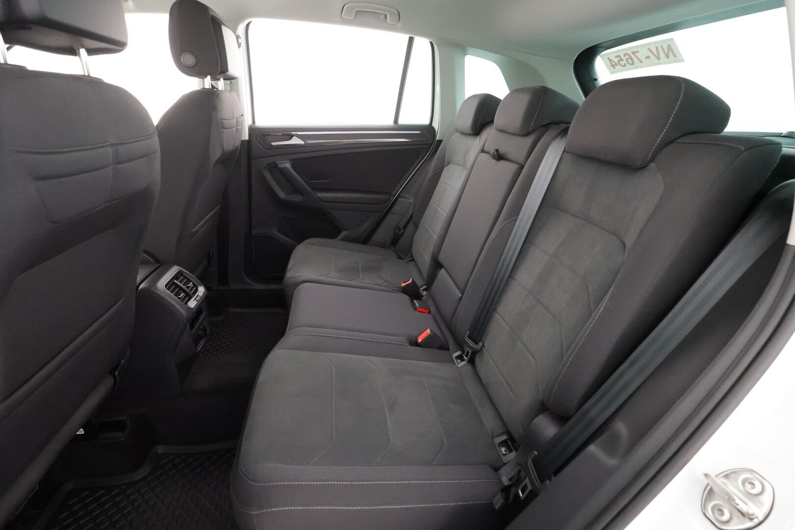 VOLKSWAGEN TIGUAN 2024 Style Business eHybrid 180 kW DSG * Koukku / ACC / Matrix-LED / P.Kamera / Navi / Kaistavahti / Keyless * - 2x Latauskaapelit / Kahdet renkaat / Merkkihuollettu!