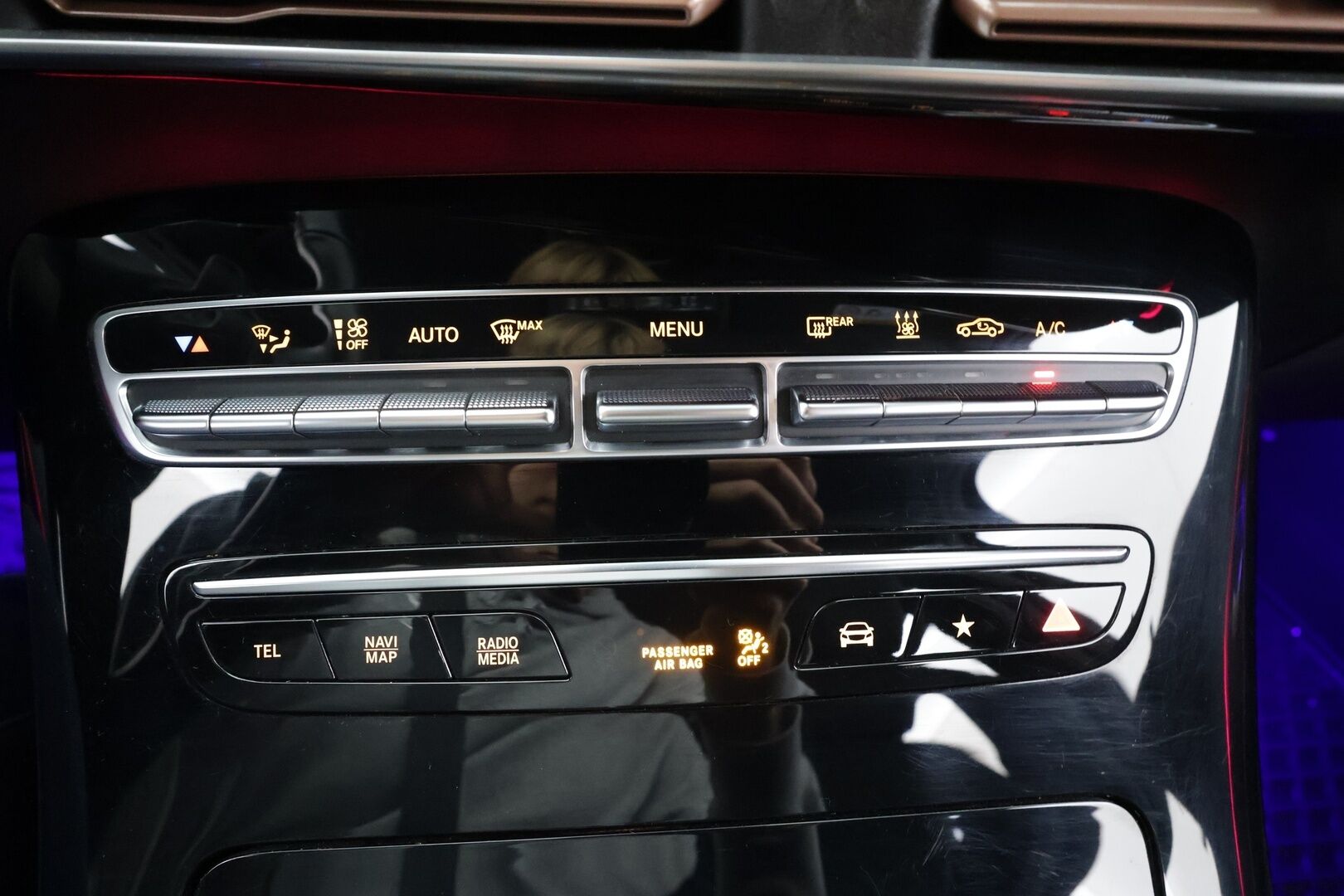 MERCEDES-BENZ EQC 2021 400 4matic * Distronic+ / P.kamera / Widescreen / Multibeam / Midline / Koukku / Navi * - Kahdet renkaat aluvanteilla / Merkkihuollettu