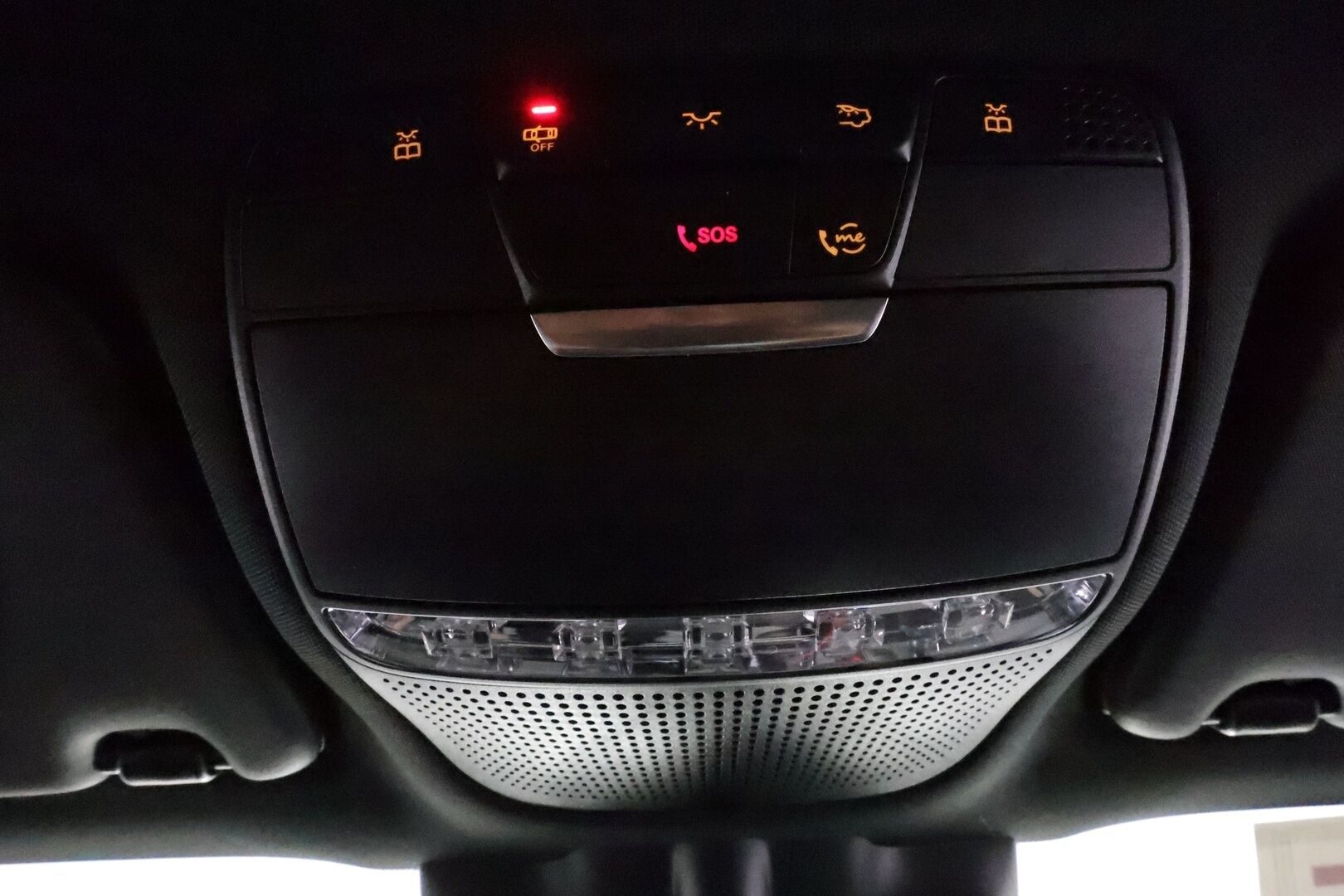 MERCEDES-BENZ EQC 2021 400 4matic * Distronic+ / P.kamera / Widescreen / Multibeam / Midline / Koukku / Navi * - Kahdet renkaat aluvanteilla / Merkkihuollettu